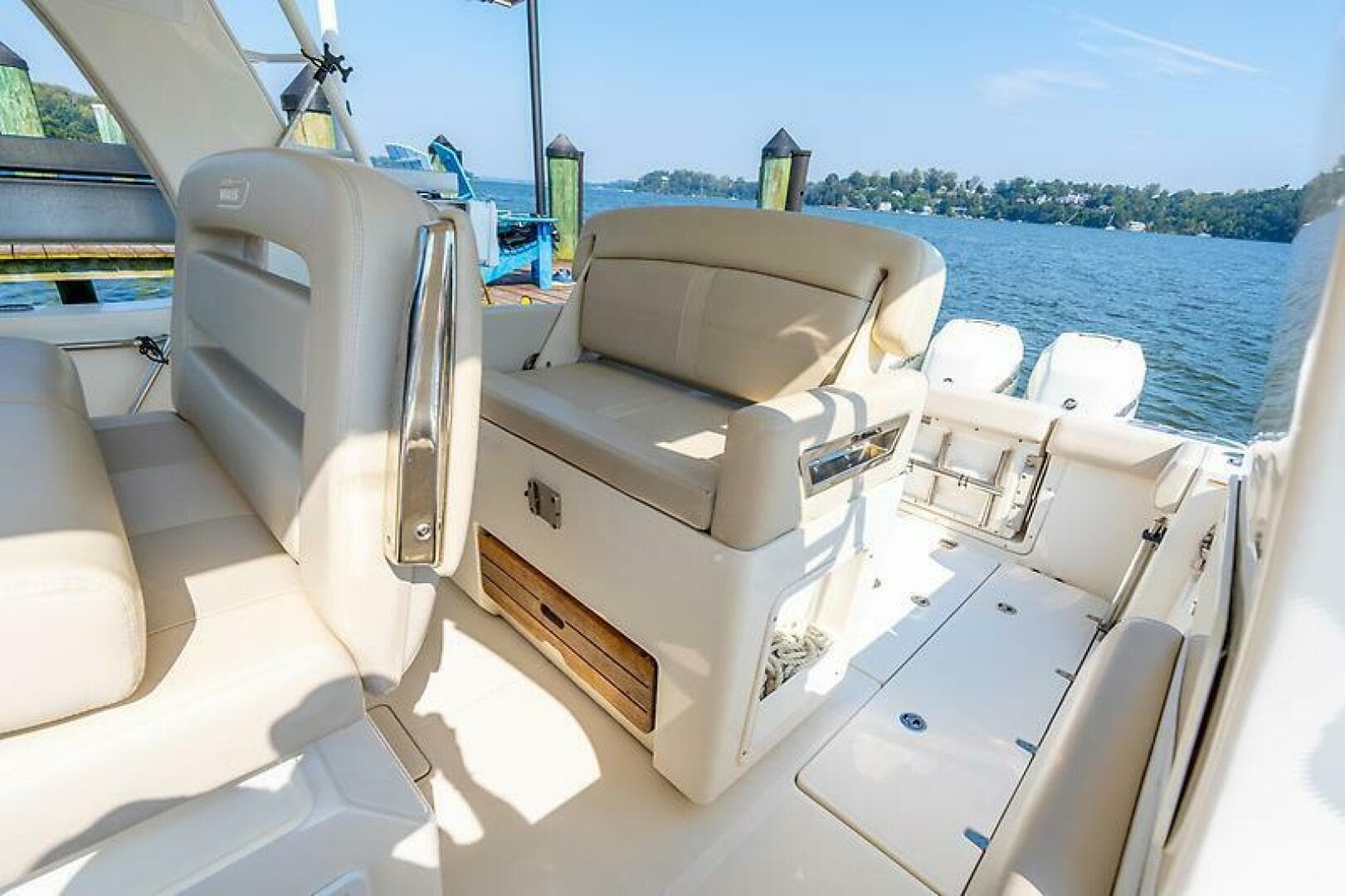 2018 Boston Whaler 350 Realm — photo 36