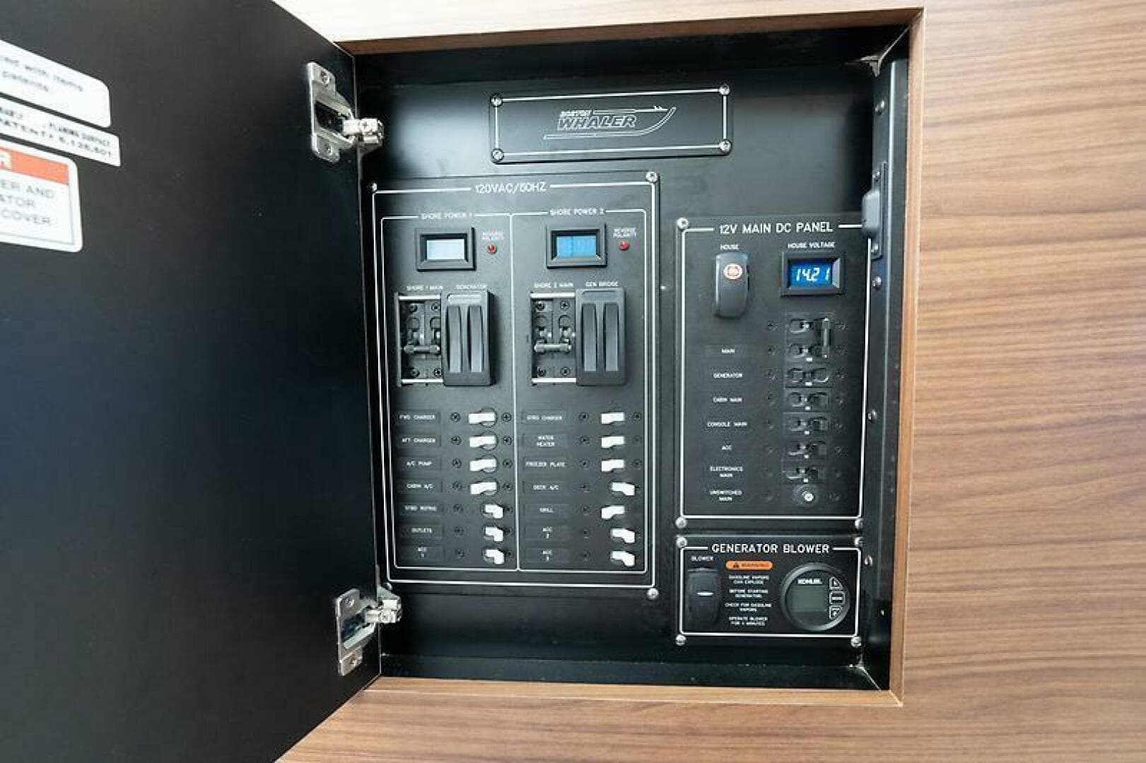 2018 Boston Whaler 350 Realm — photo 47