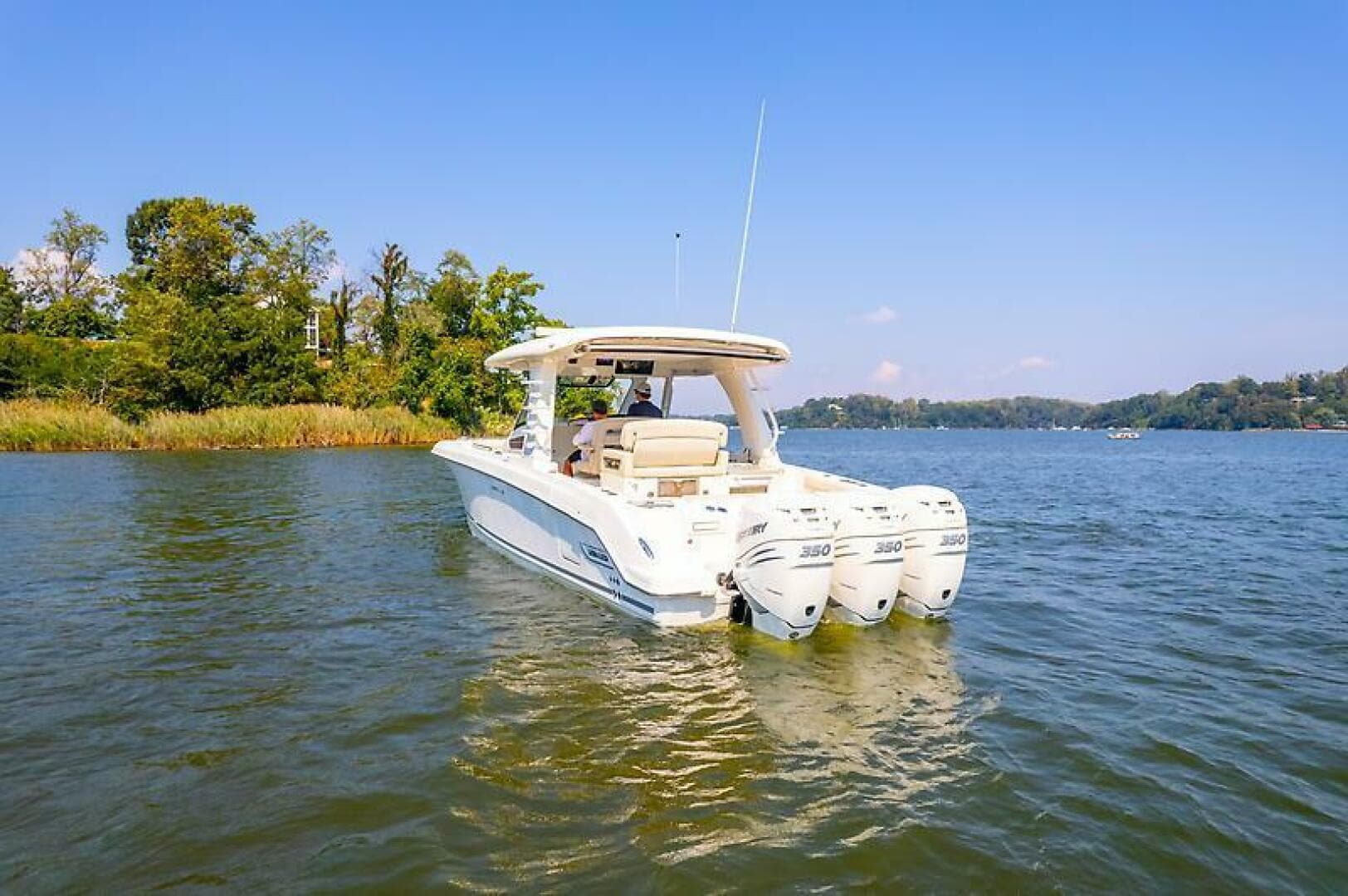 2018 Boston Whaler 350 Realm — photo 16