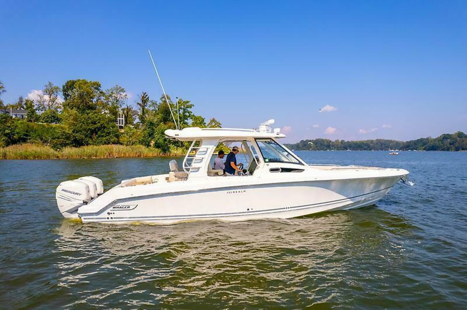 2018 Boston Whaler 350 Realm — photo 11