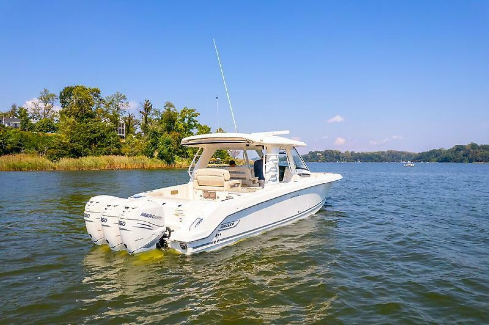 2018 Boston Whaler 350 Realm — photo 10