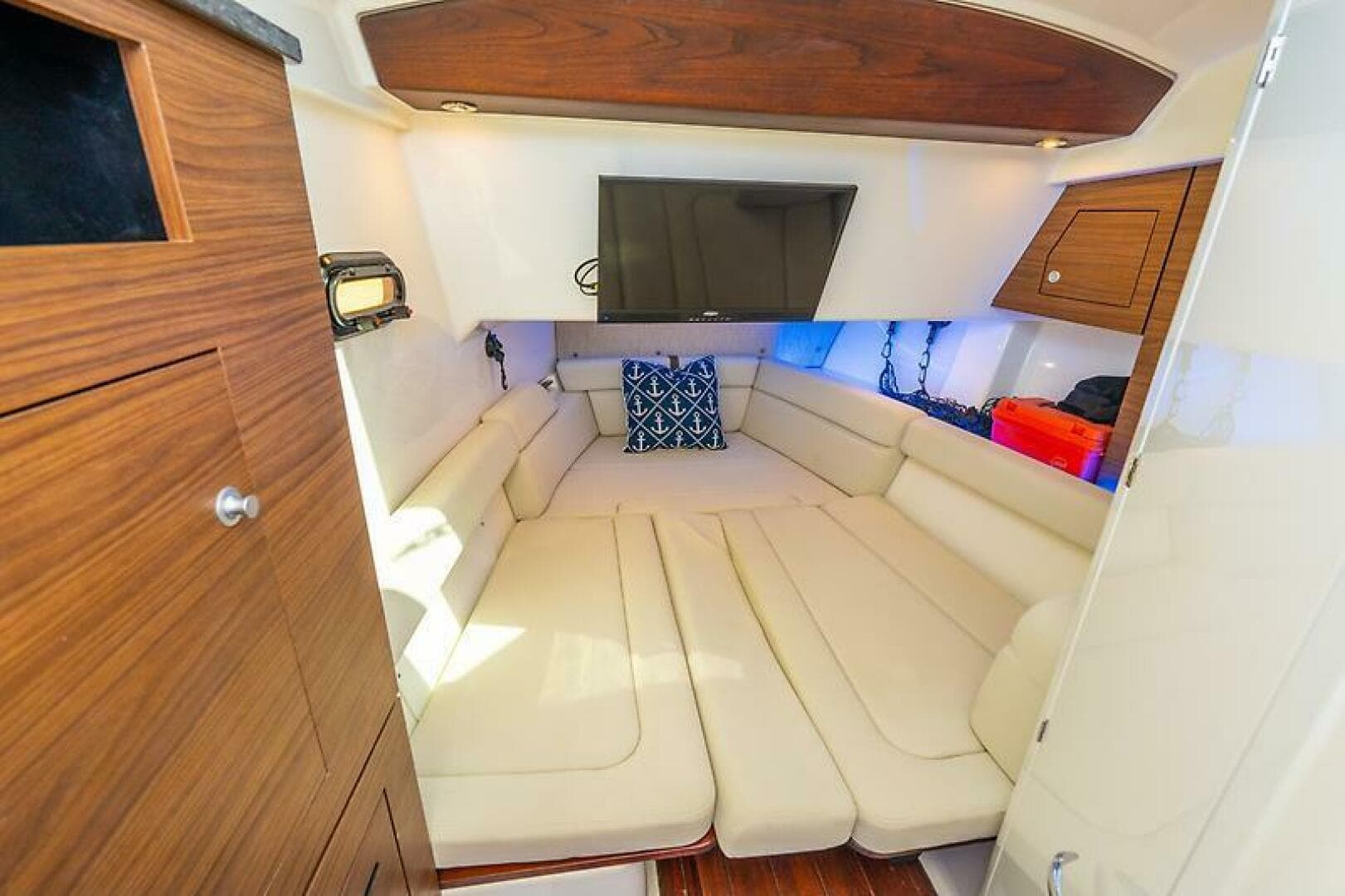 2018 Boston Whaler 350 Realm — photo 42