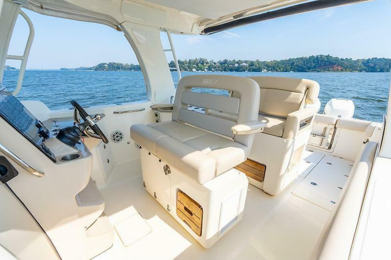 2018 Boston Whaler 350 Realm — photo 29