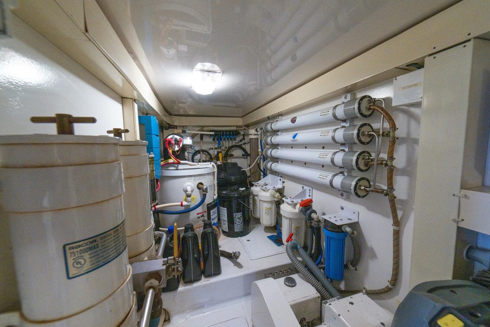 2004 Viking 61 Convertible — photo 70