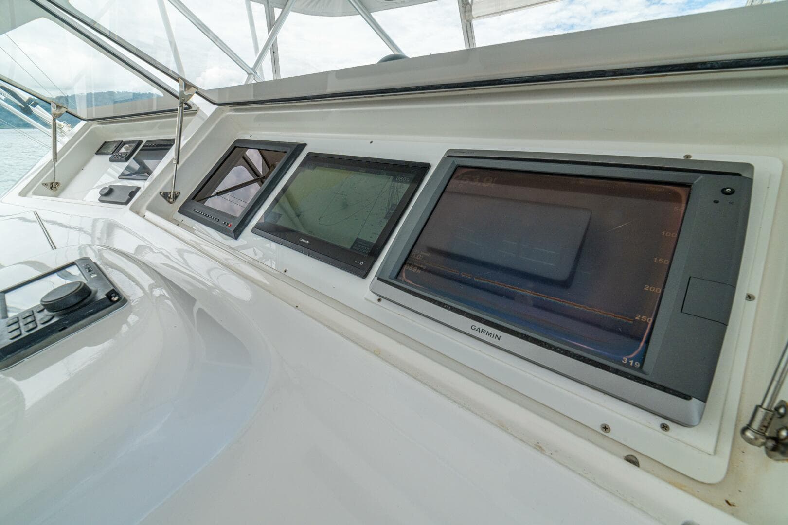 2004 Viking 61 Convertible — photo 11