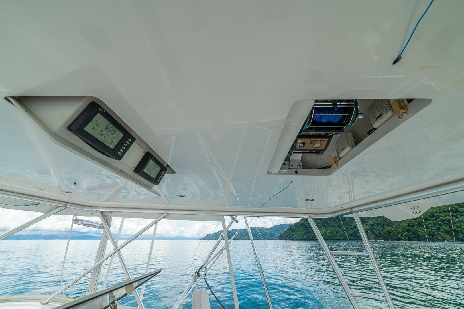 2004 Viking 61 Convertible — photo 13