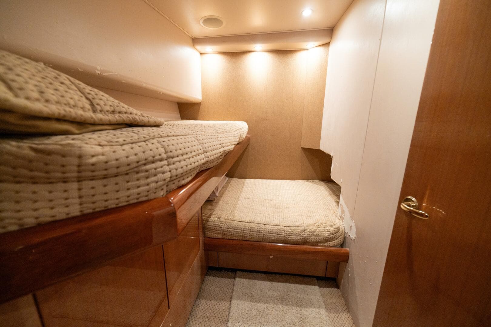 2004 Viking 61 Convertible — photo 47