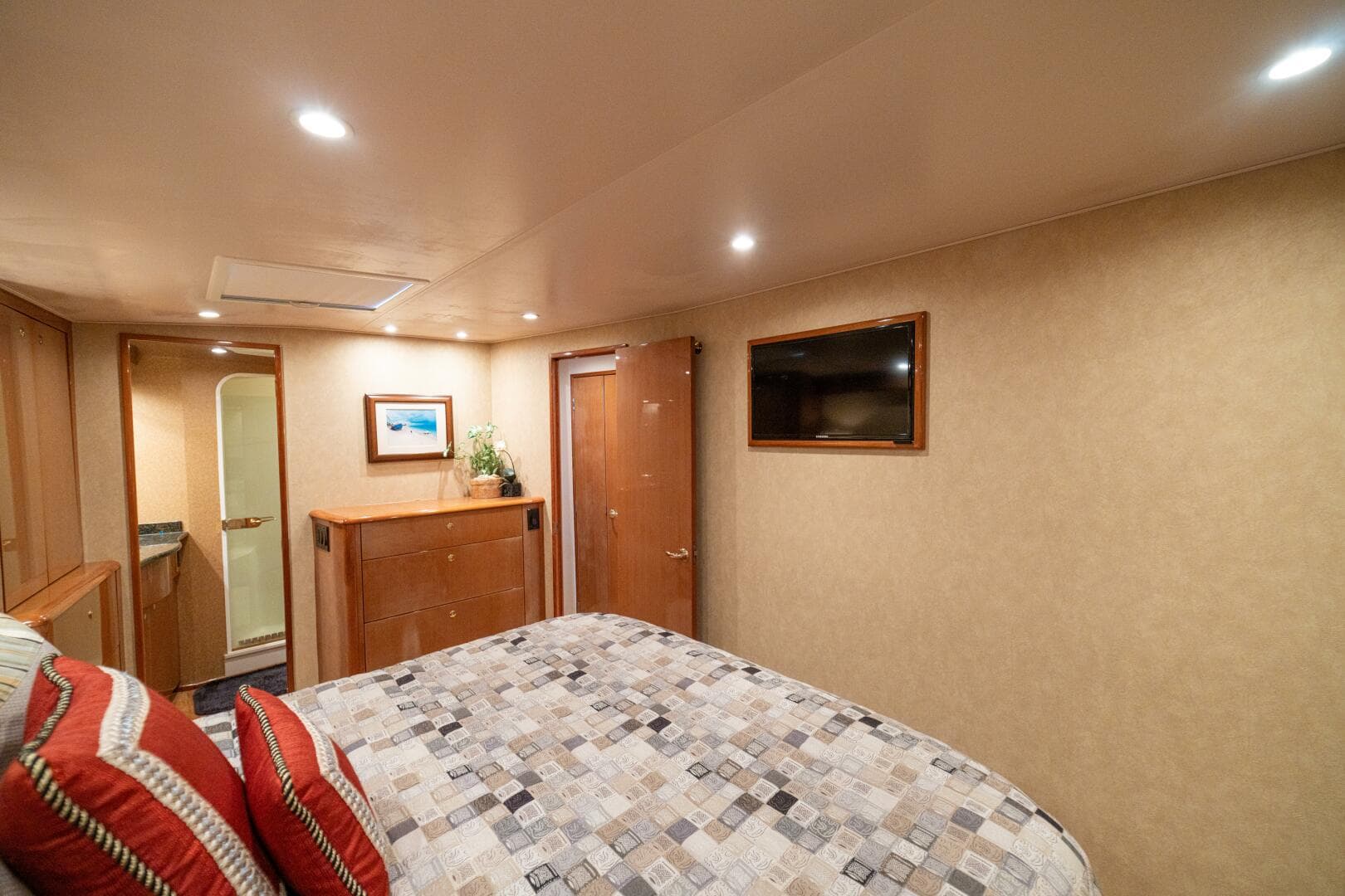 2004 Viking 61 Convertible — photo 40