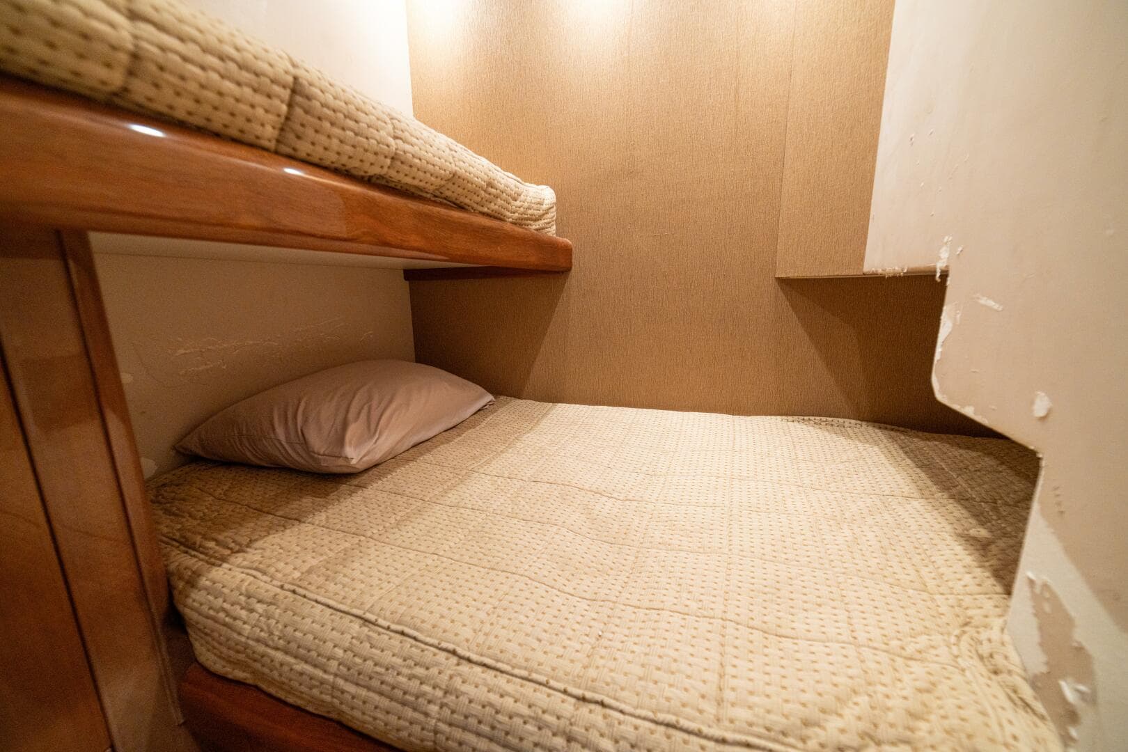 2004 Viking 61 Convertible — photo 48