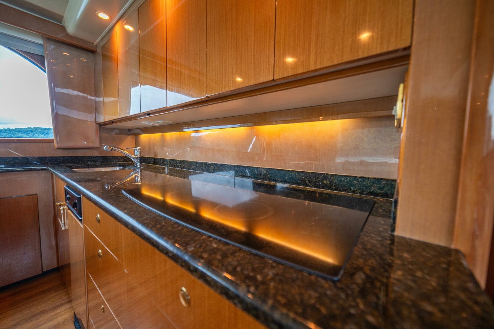 2004 Viking 61 Convertible — photo 32