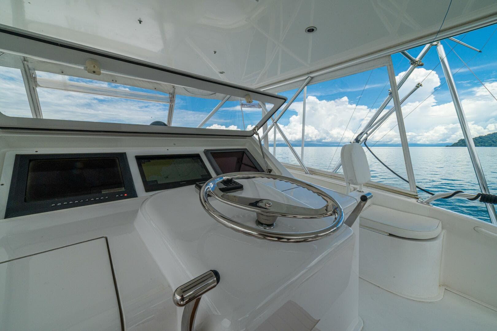 2004 Viking 61 Convertible — photo 9