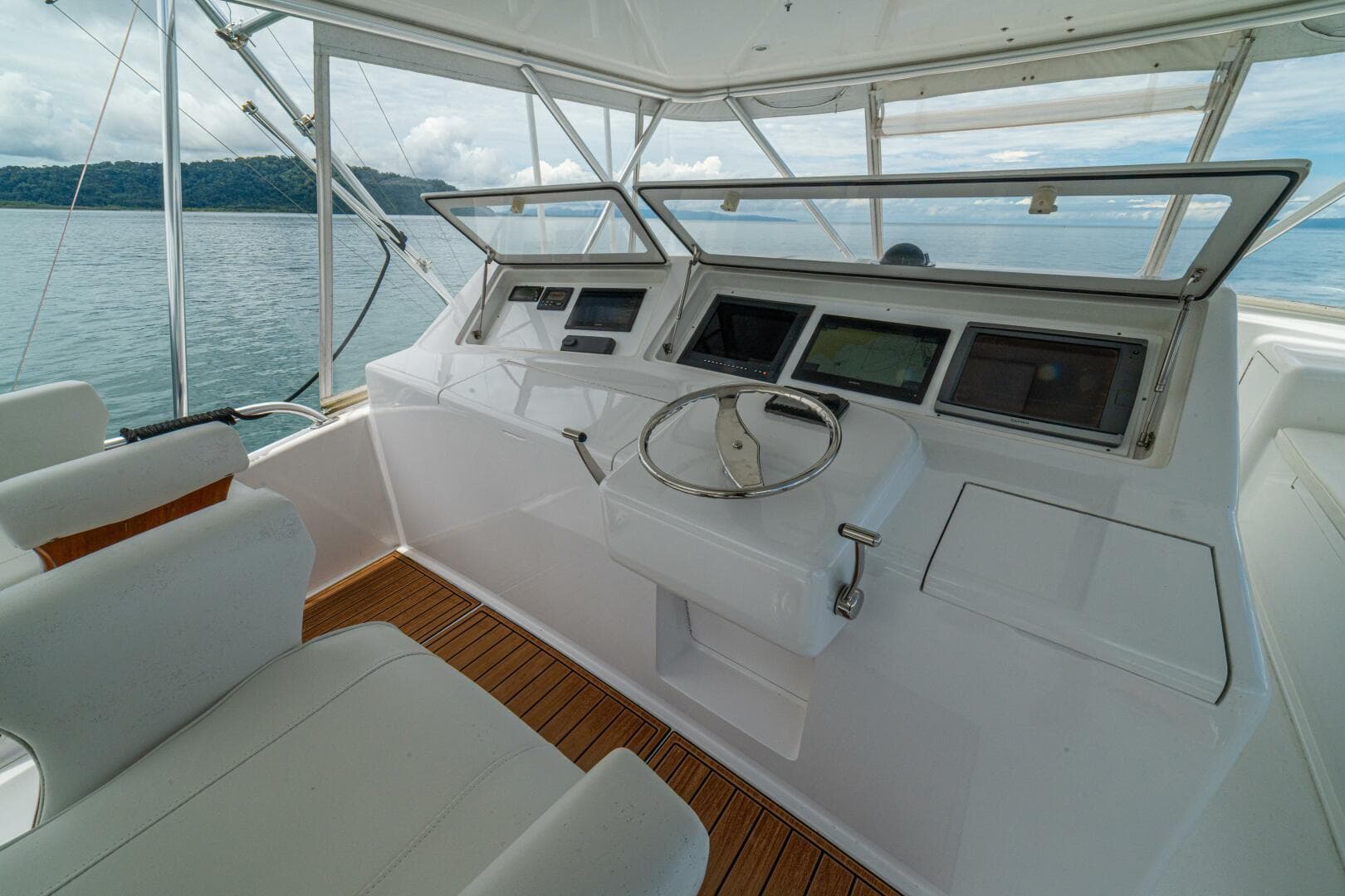 2004 Viking 61 Convertible — photo 7