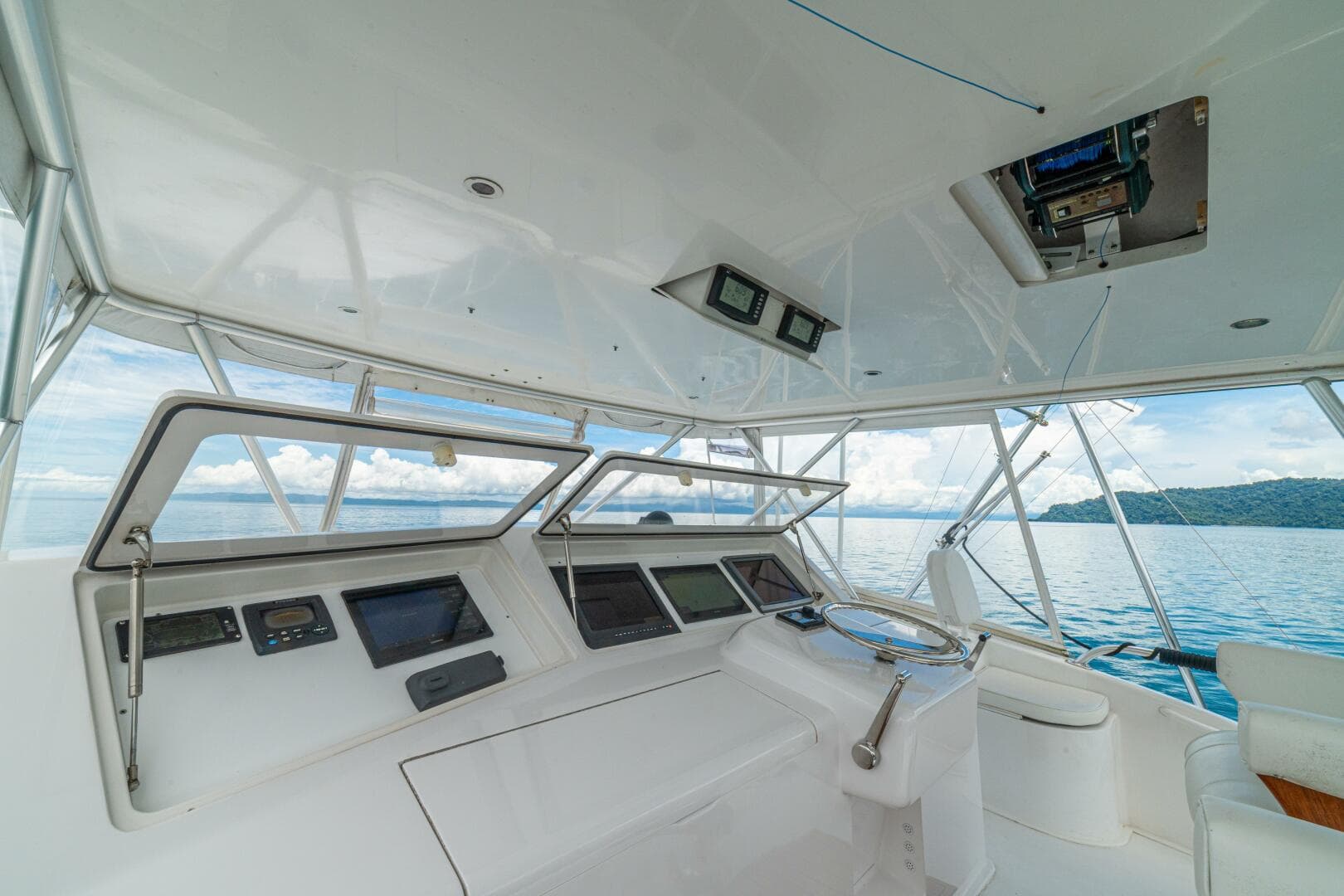 2004 Viking 61 Convertible — photo 12