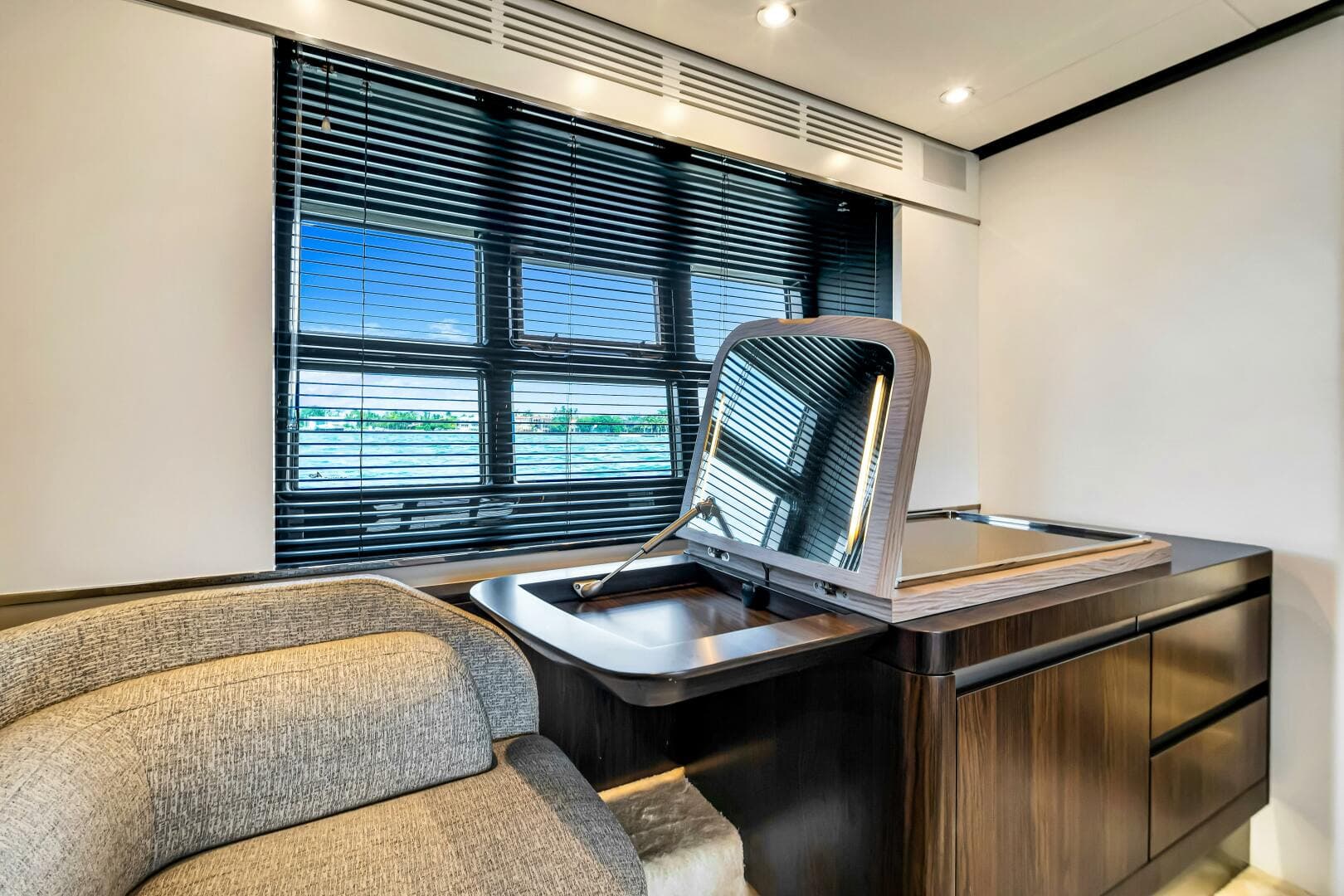 2021 Azimut Custom — photo 28