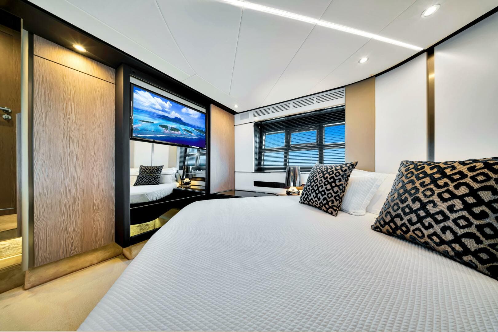 2021 Azimut Custom — photo 23