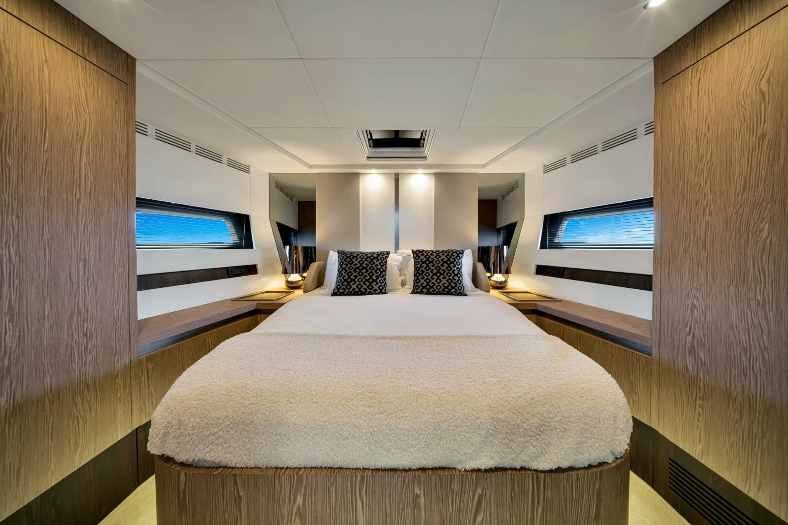 2021 Azimut Custom — photo 32