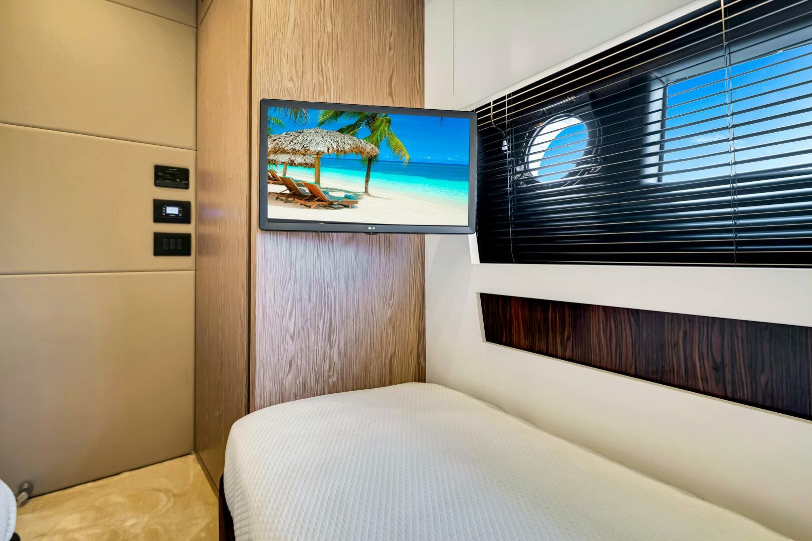 2021 Azimut Custom — photo 44