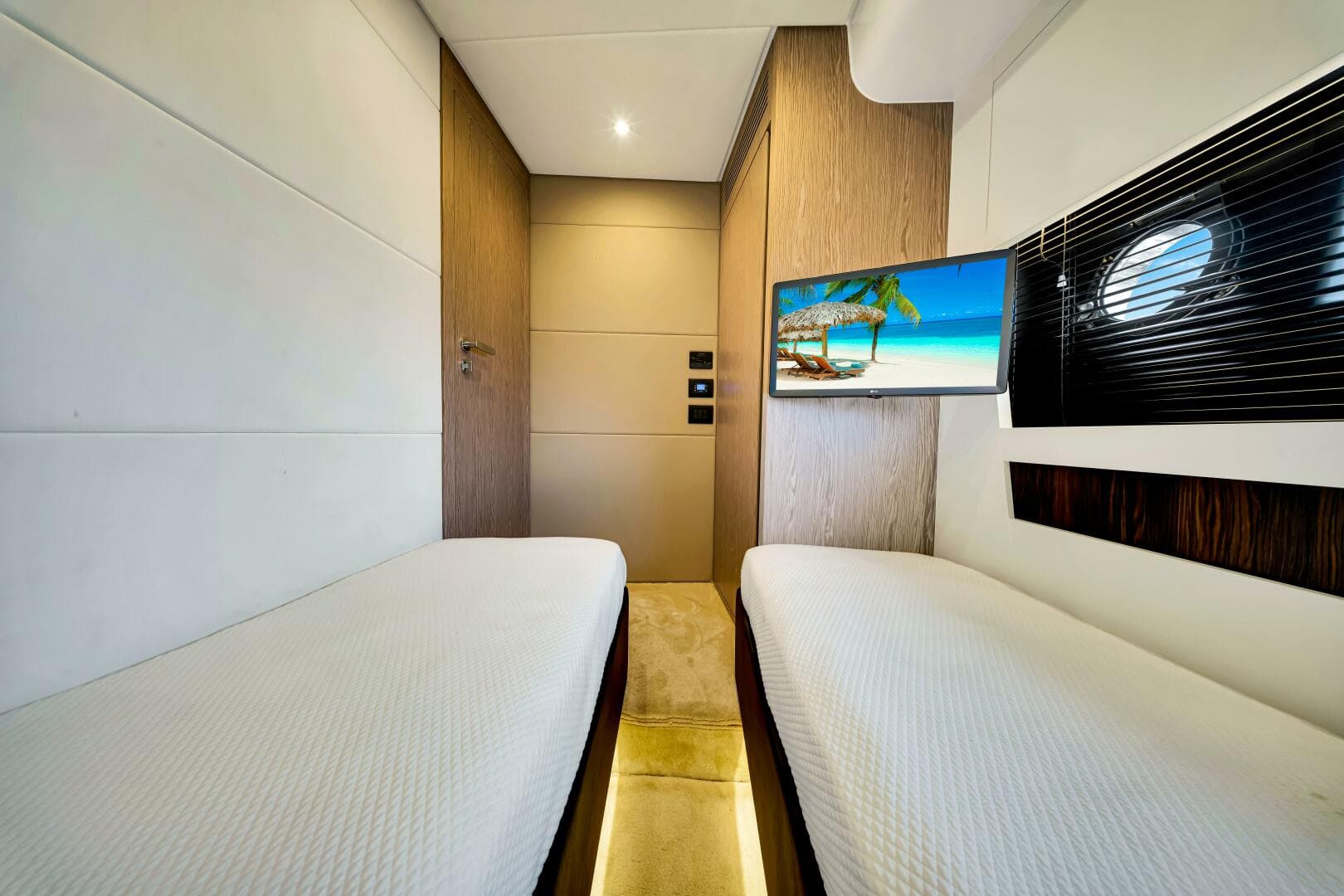 2021 Azimut Custom — photo 43