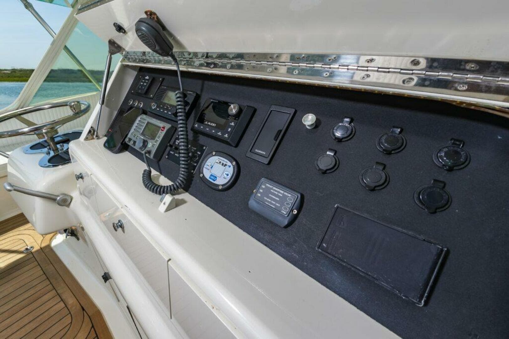 1985 Scarborough 41 Express — photo 22