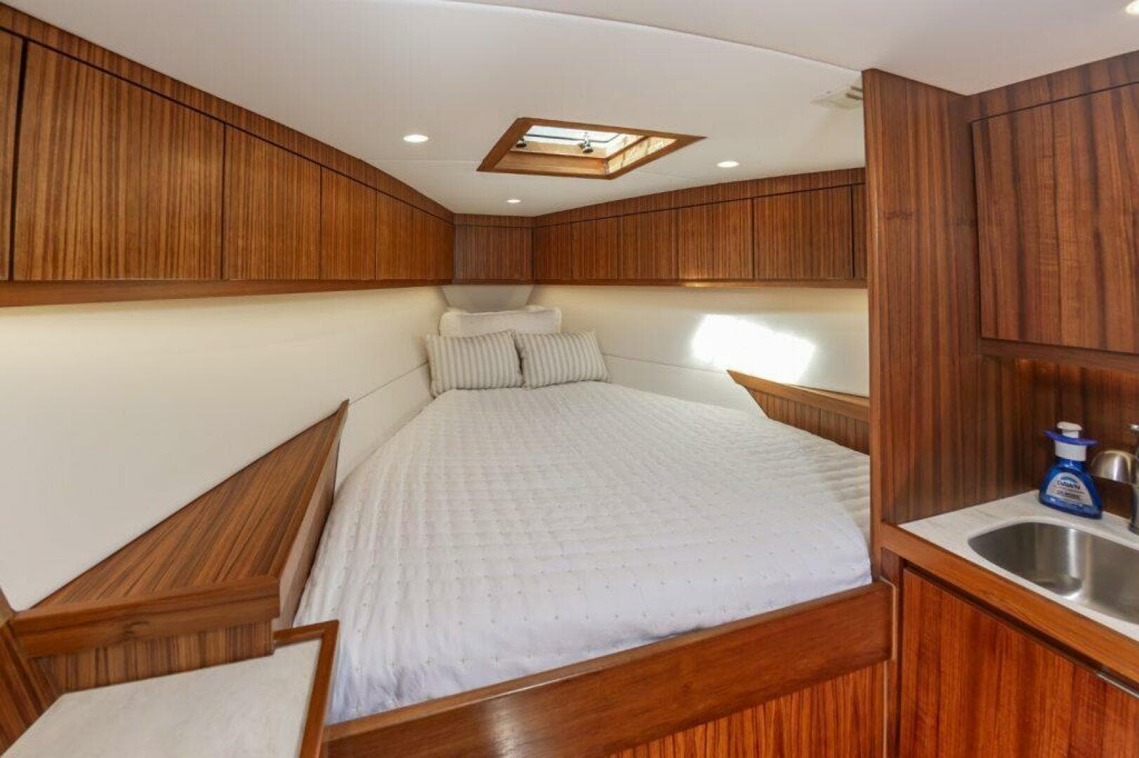 1985 Scarborough 41 Express — photo 33