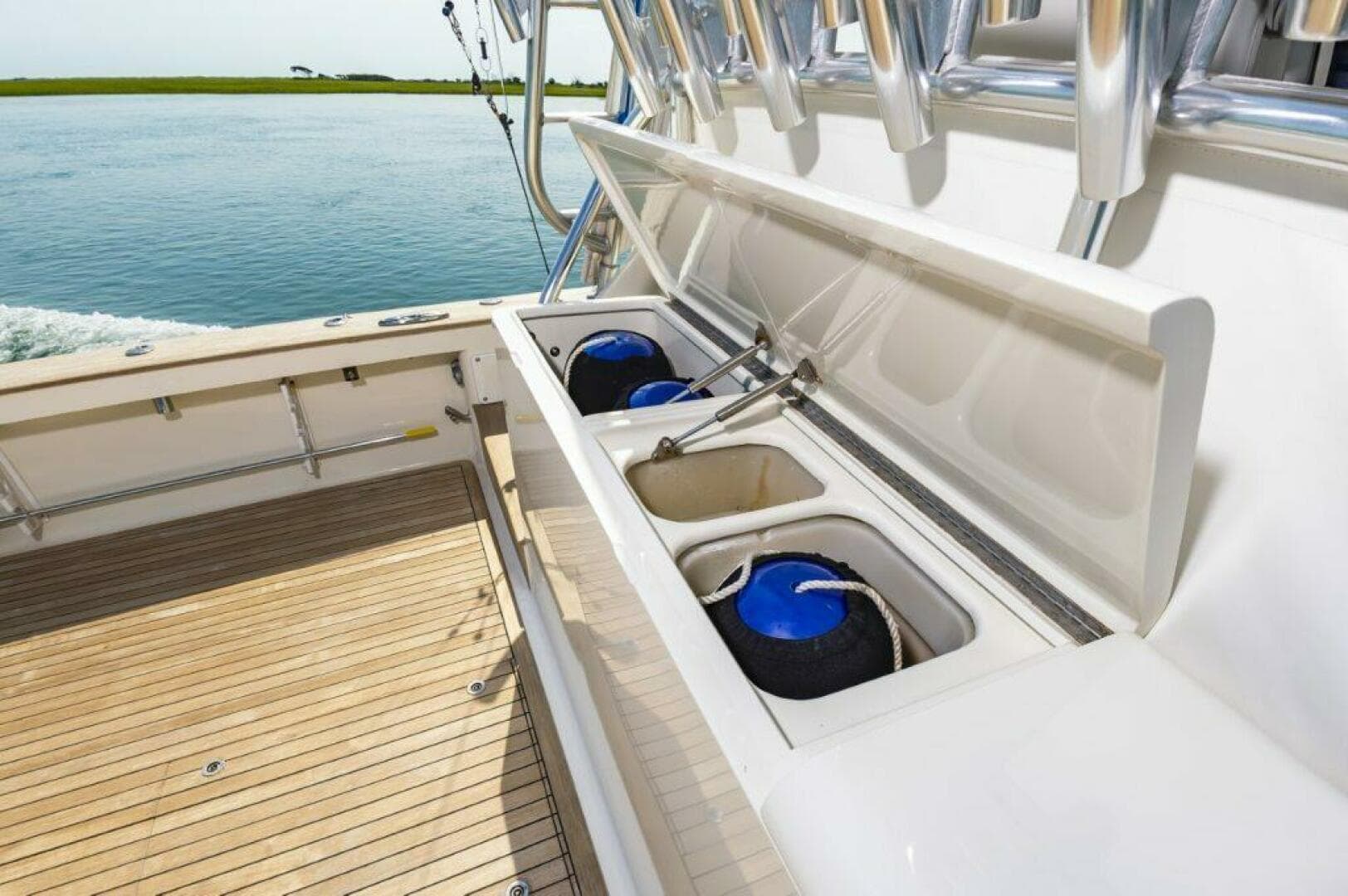 1985 Scarborough 41 Express — photo 11