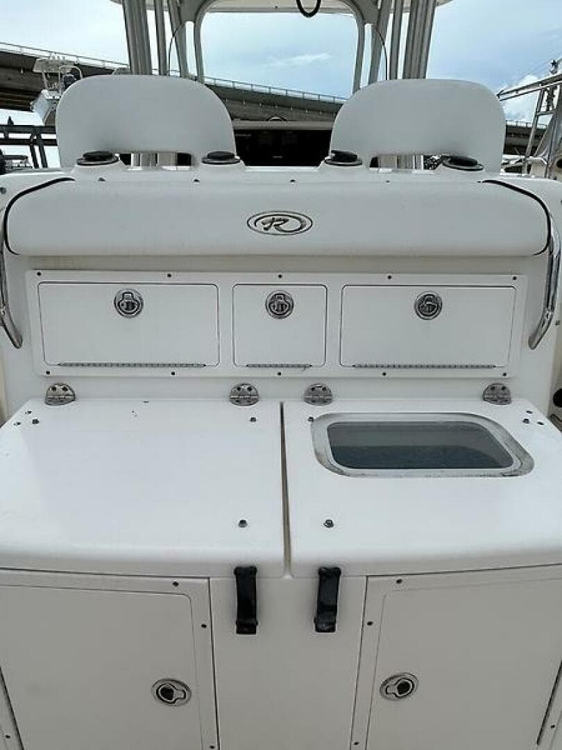 2007 Robalo R300 Center Console — photo 13
