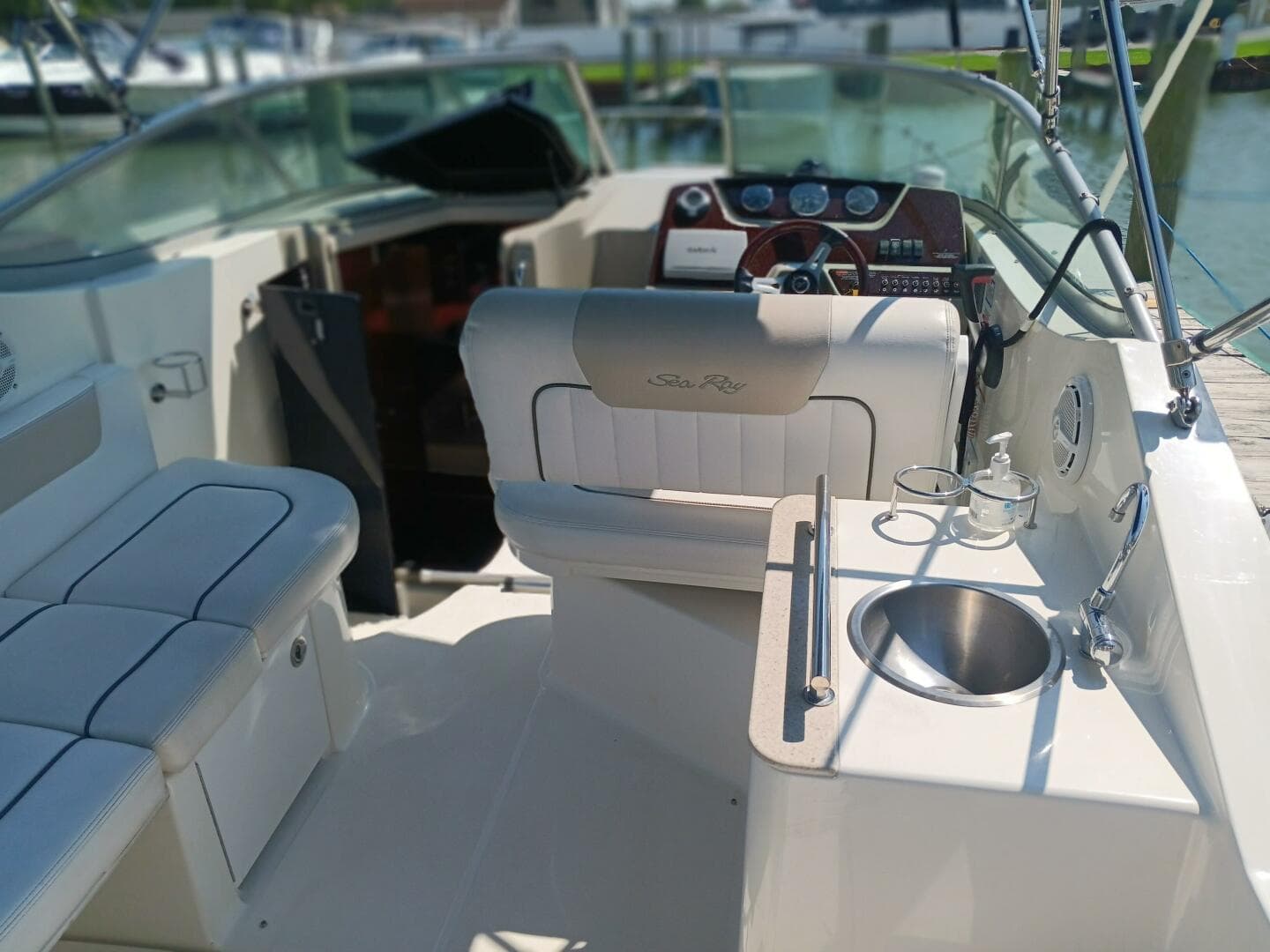 2010 Sea Ray 260 Sundancer — photo 11