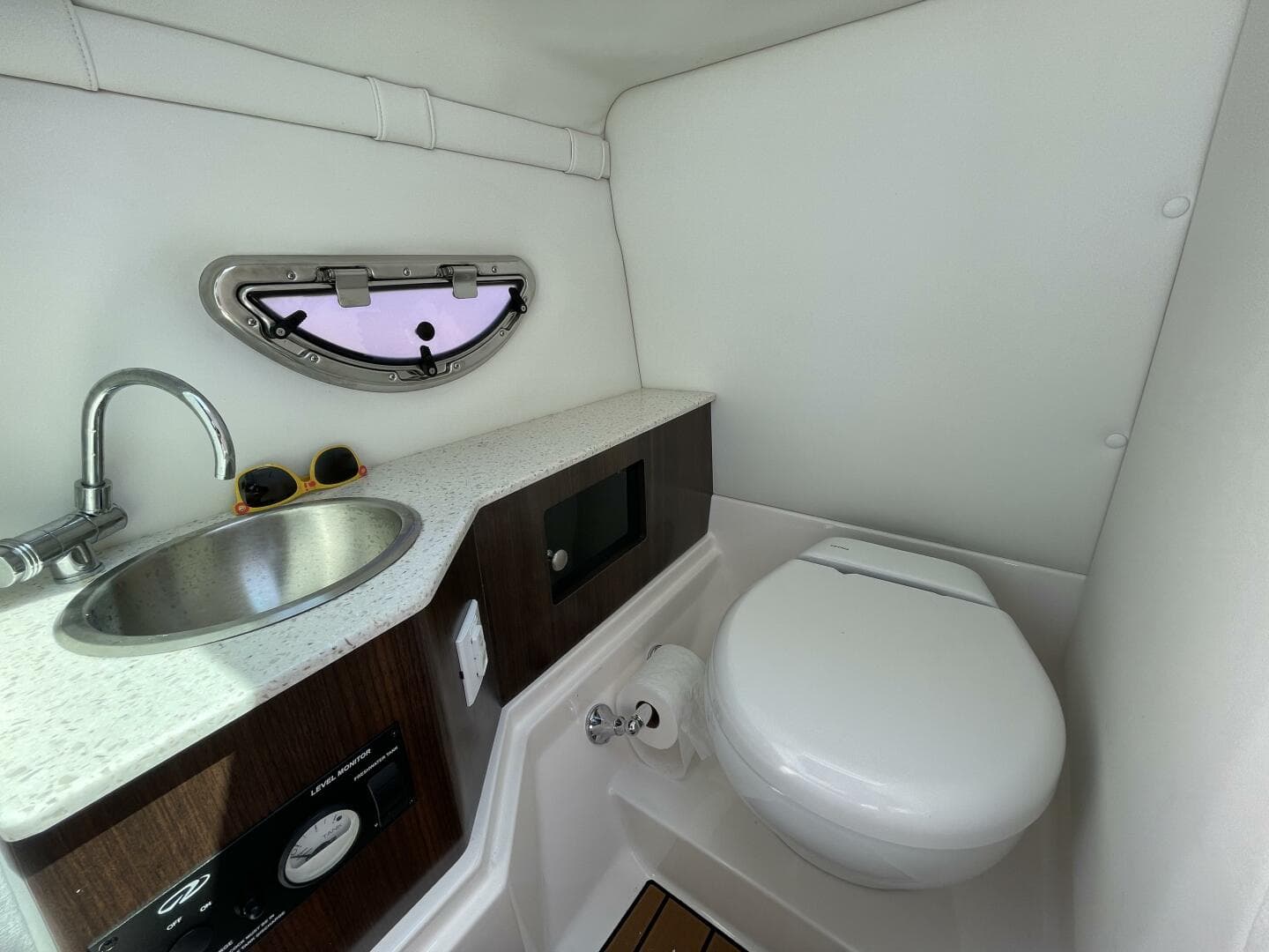 2018 Regal 26 Obx — photo 16