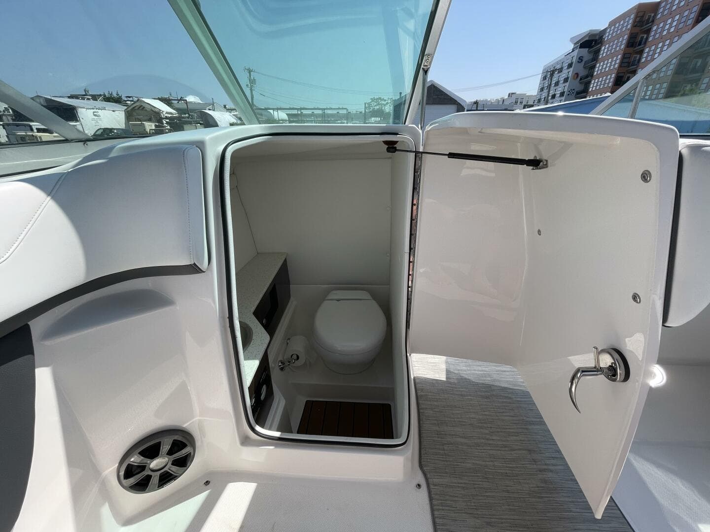 2018 Regal 26 Obx — photo 15