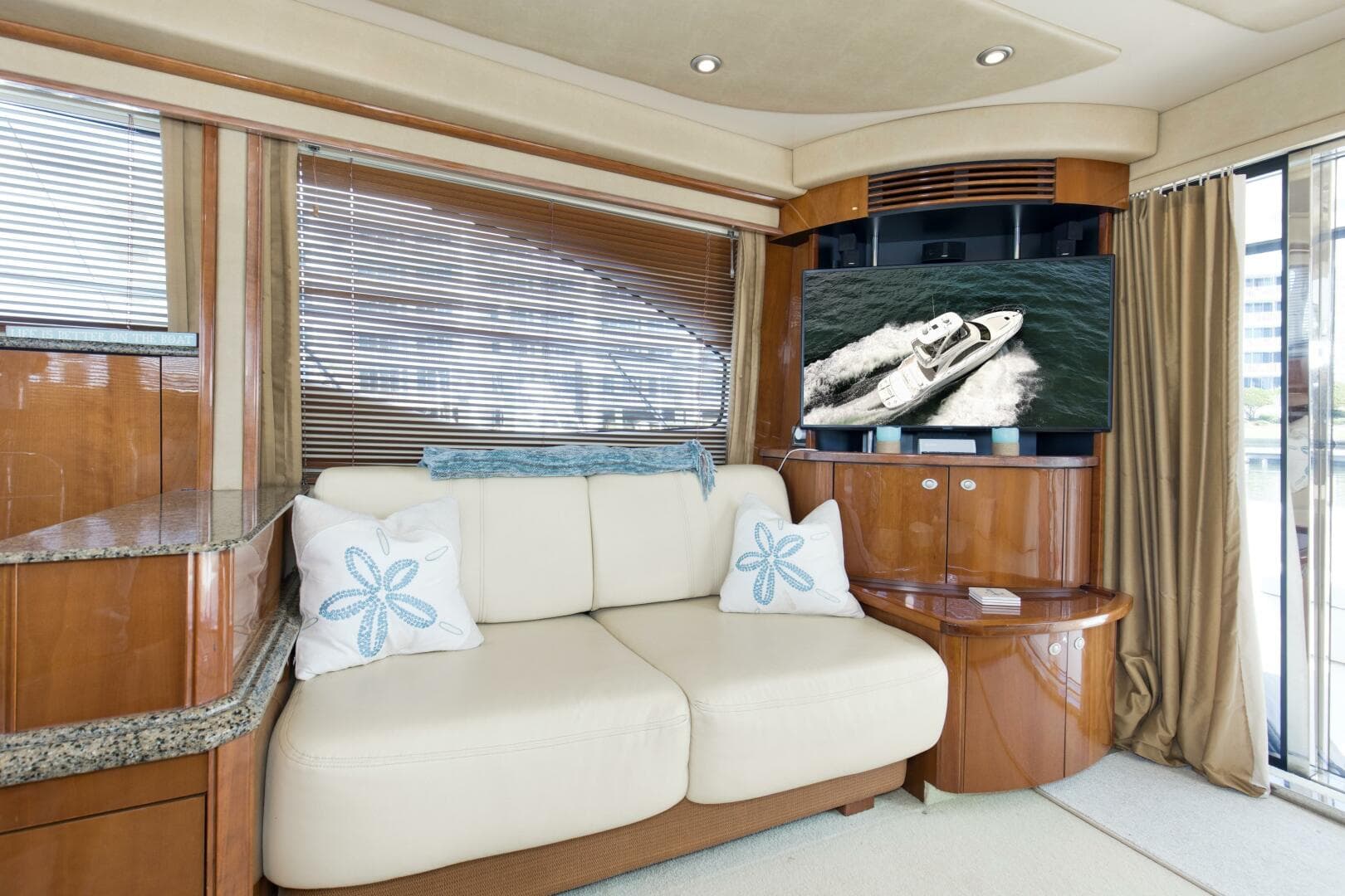 2007 Sea Ray 52 Sedan Bridge — photo 8