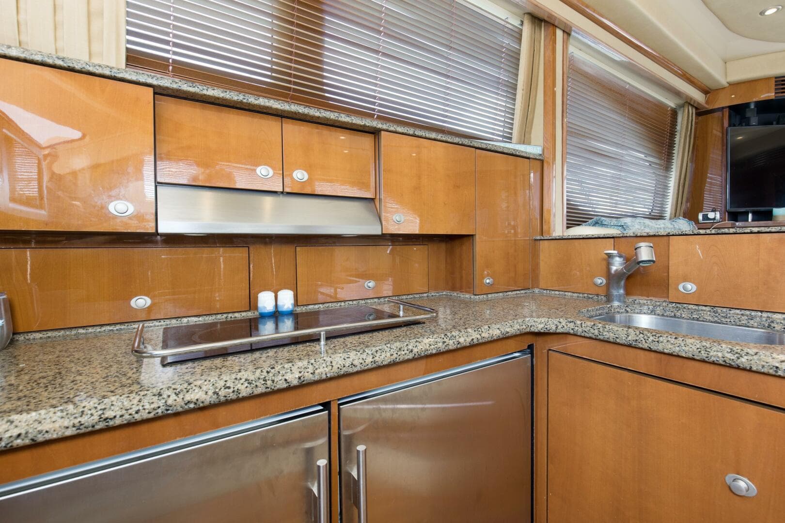 2007 Sea Ray 52 Sedan Bridge — photo 11