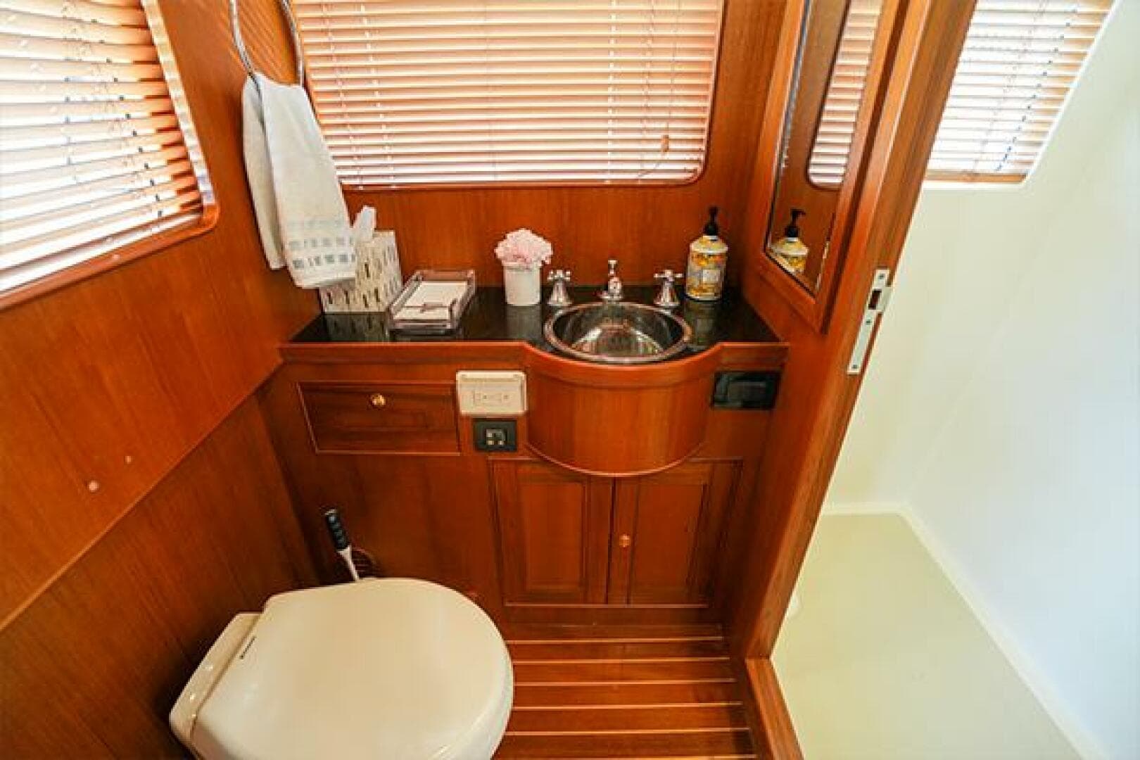 2015 Marlow Explorer 80E-Cb — photo 41