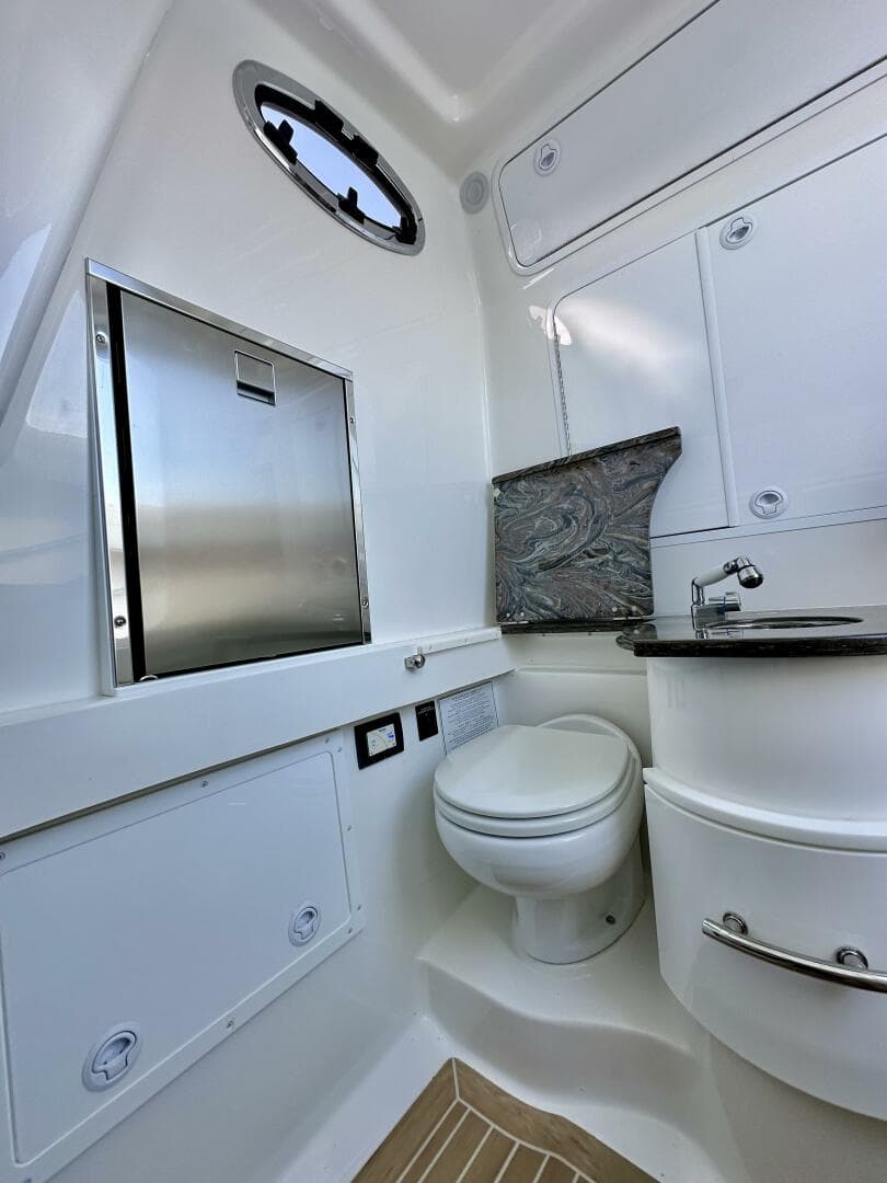 2021 Regulator 34 SS — photo 30