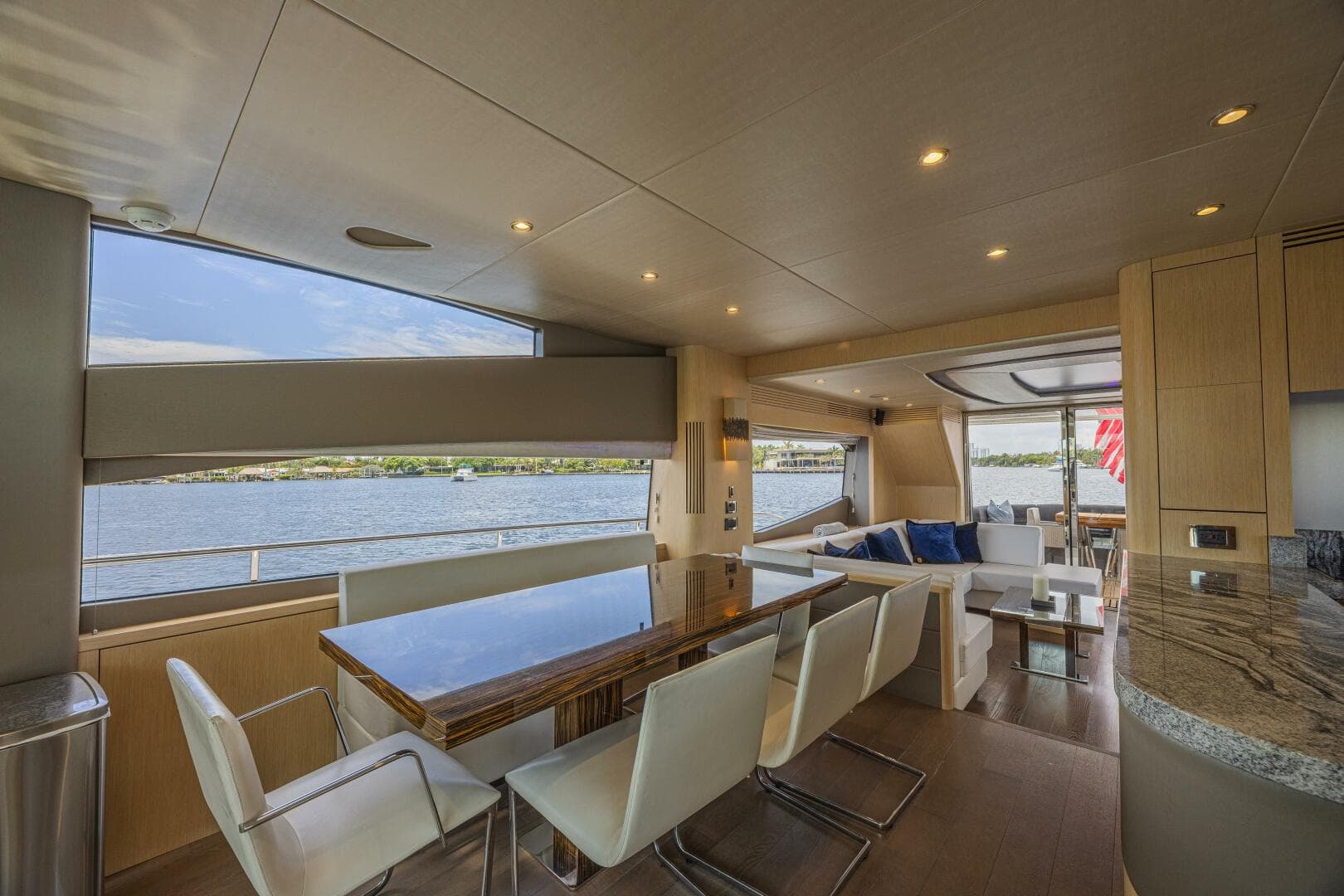 2017 Sunseeker 75 Yacht — photo 31