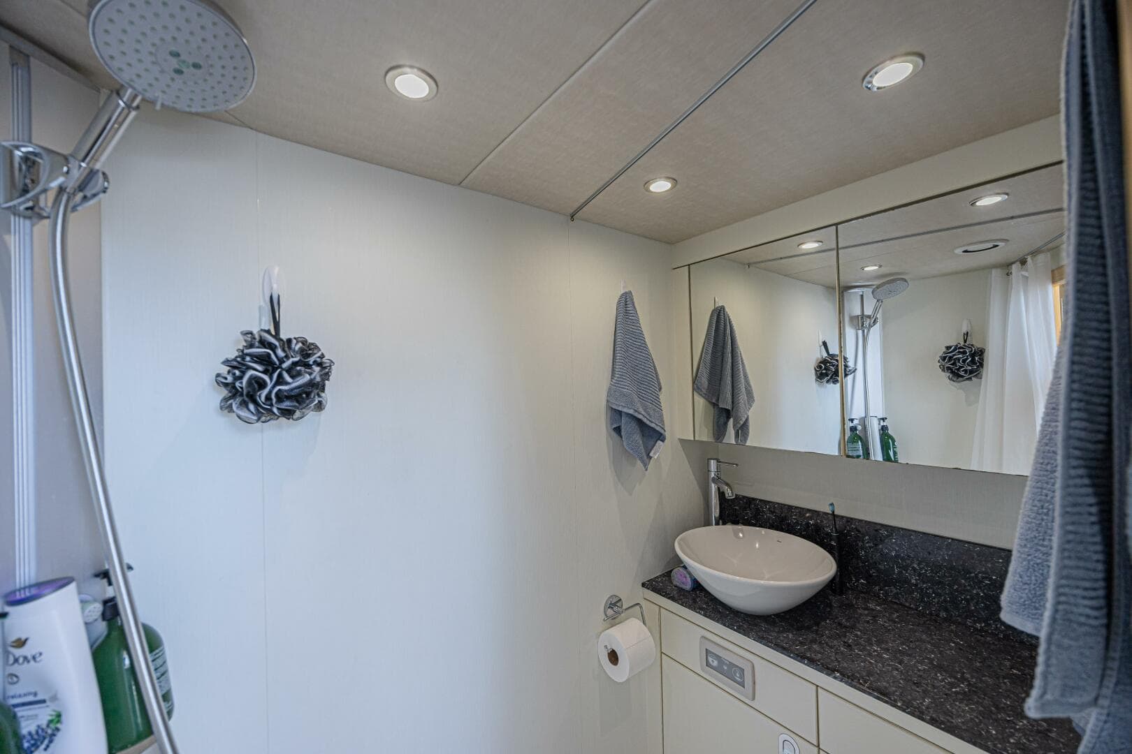 2017 Sunseeker 75 Yacht — photo 54