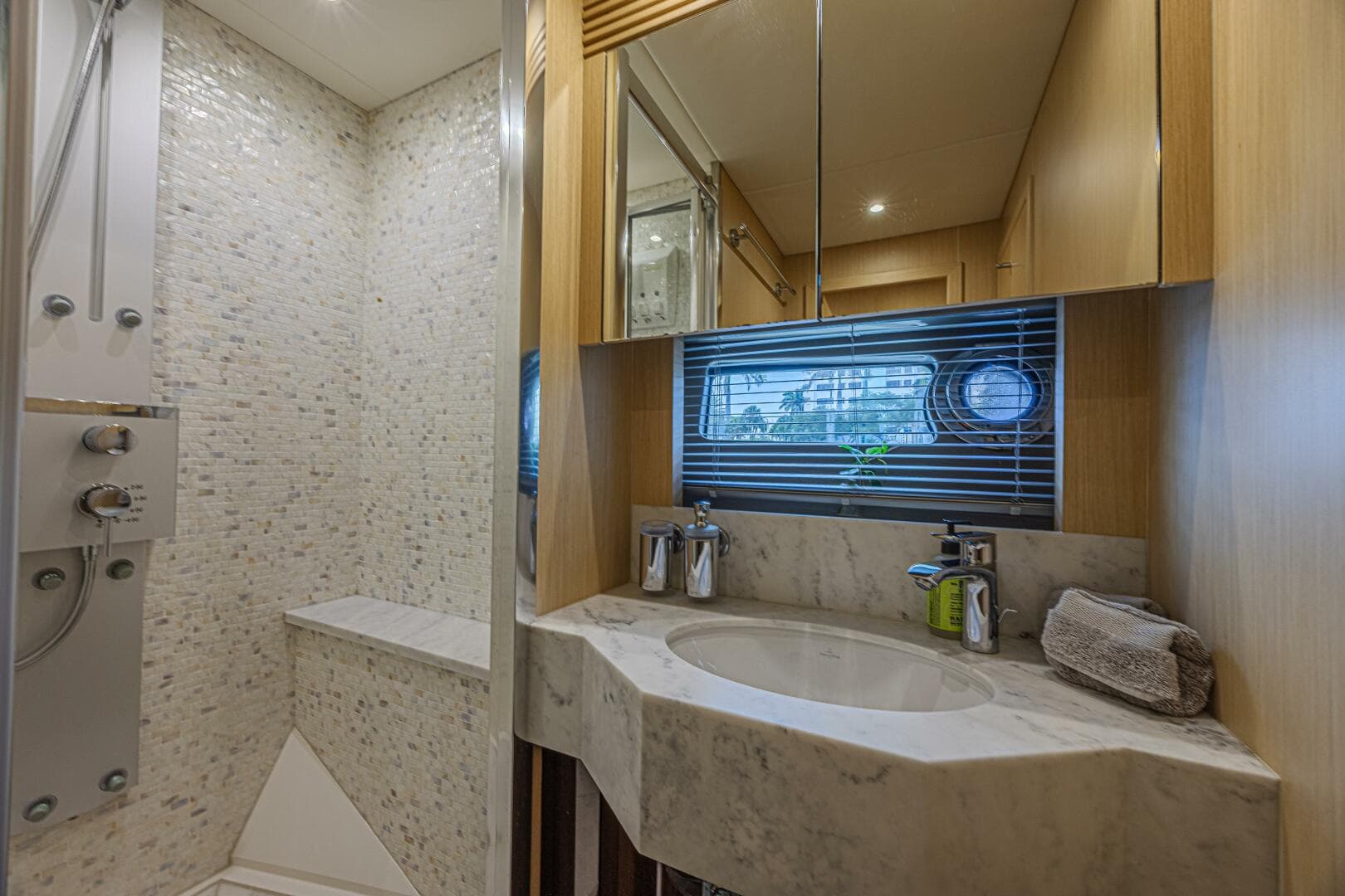 2017 Sunseeker 75 Yacht — photo 51