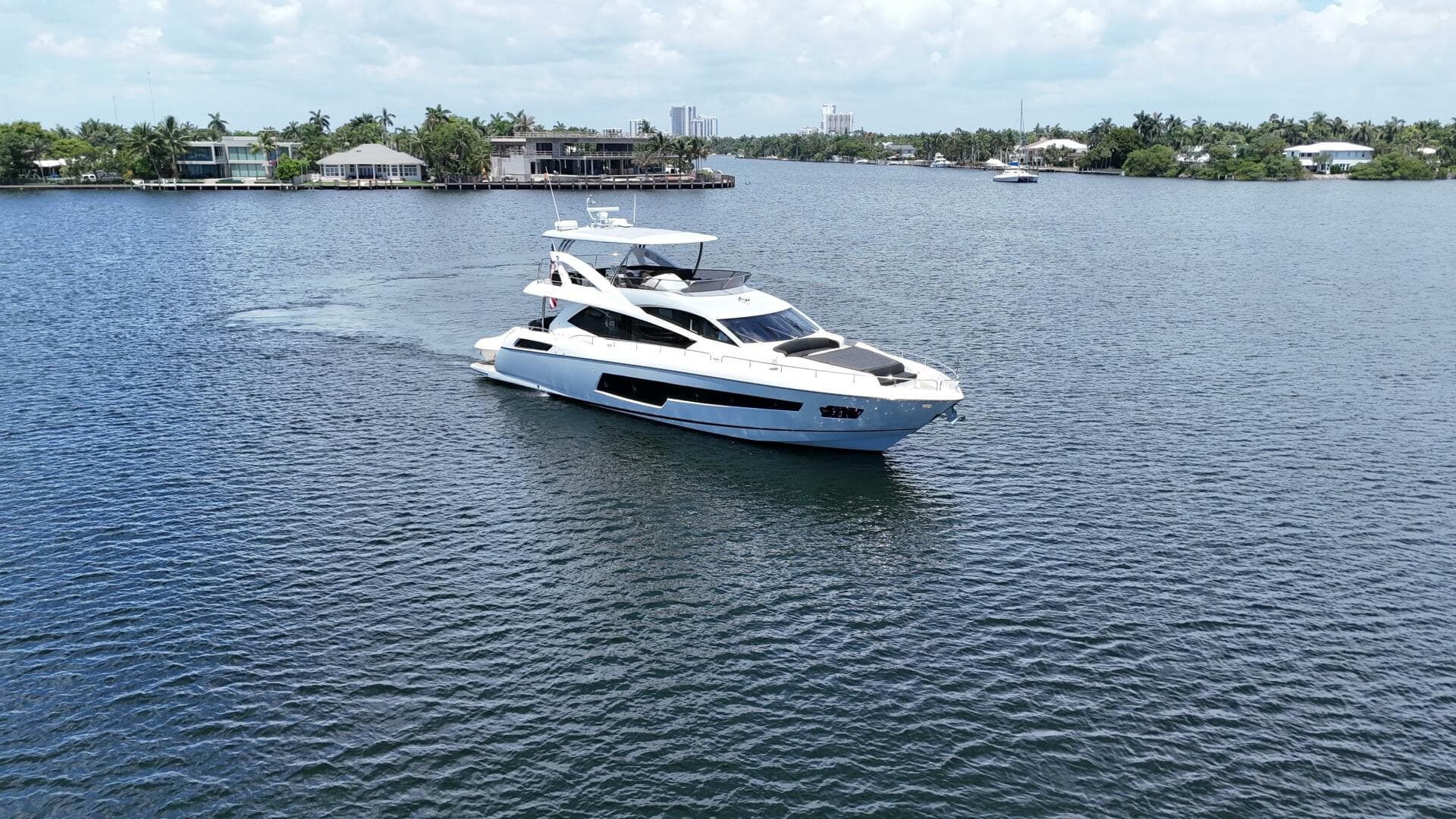 2017 Sunseeker 75 Yacht — photo 10