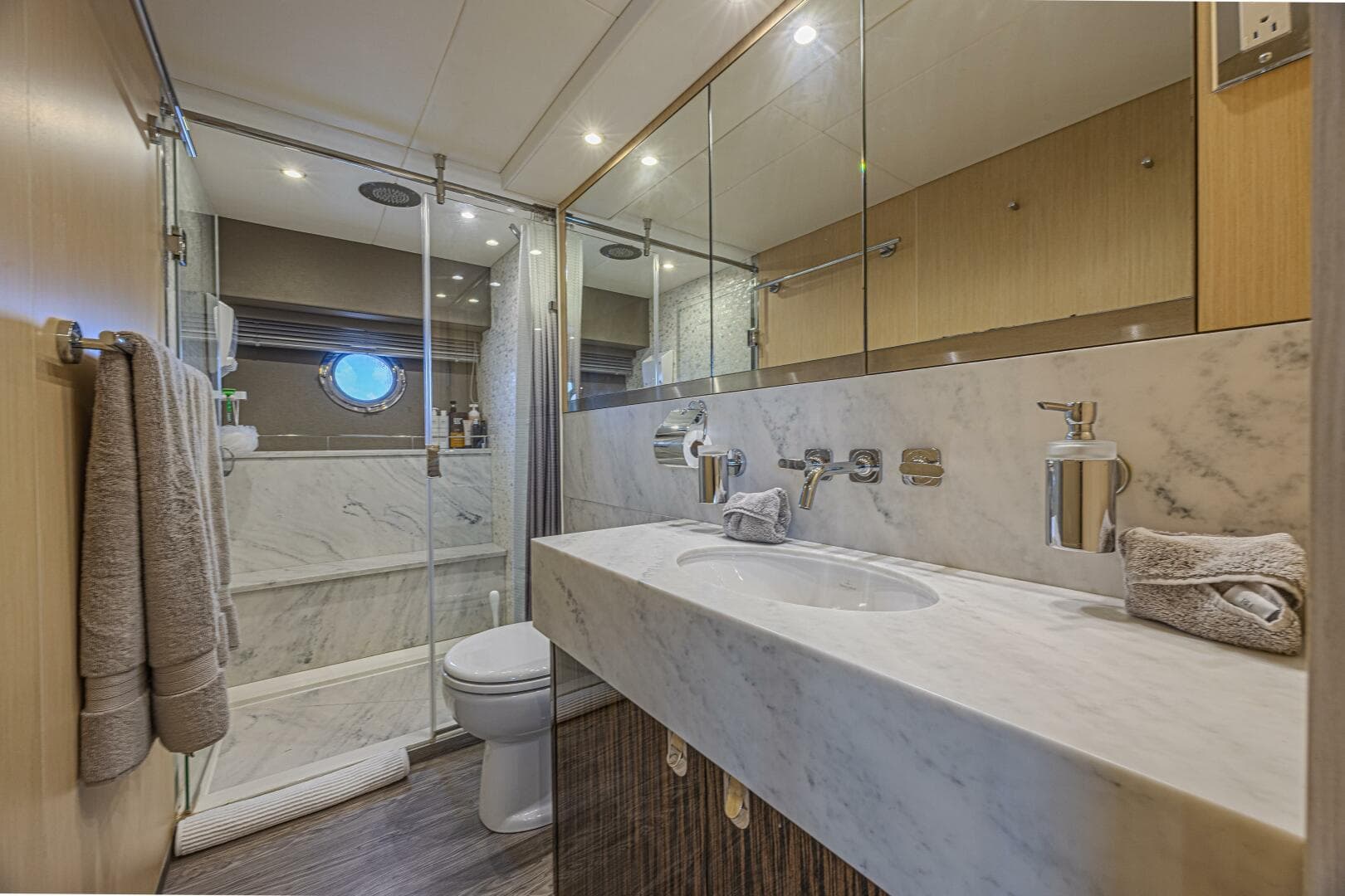 2017 Sunseeker 75 Yacht — photo 52