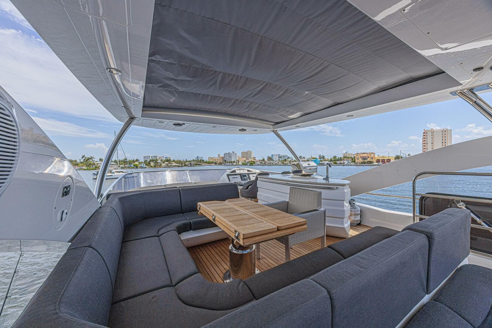 2017 Sunseeker 75 Yacht — photo 24