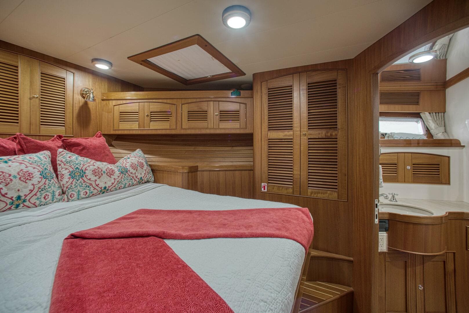 2011 Marlow Explorer 70E — photo 30
