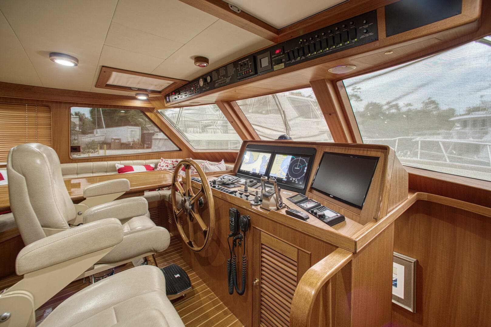 2011 Marlow Explorer 70E — photo 20
