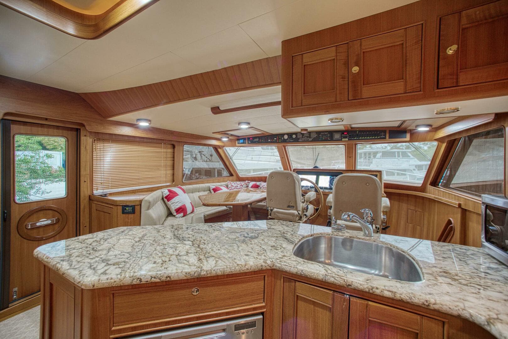 2011 Marlow Explorer 70E — photo 18