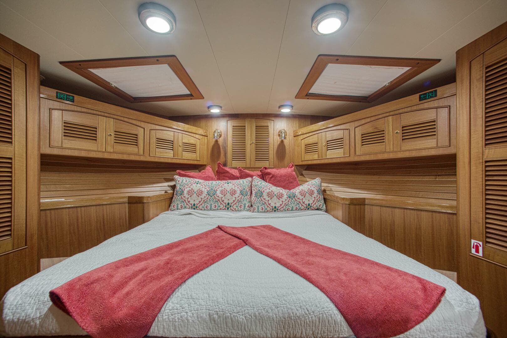 2011 Marlow Explorer 70E — photo 29