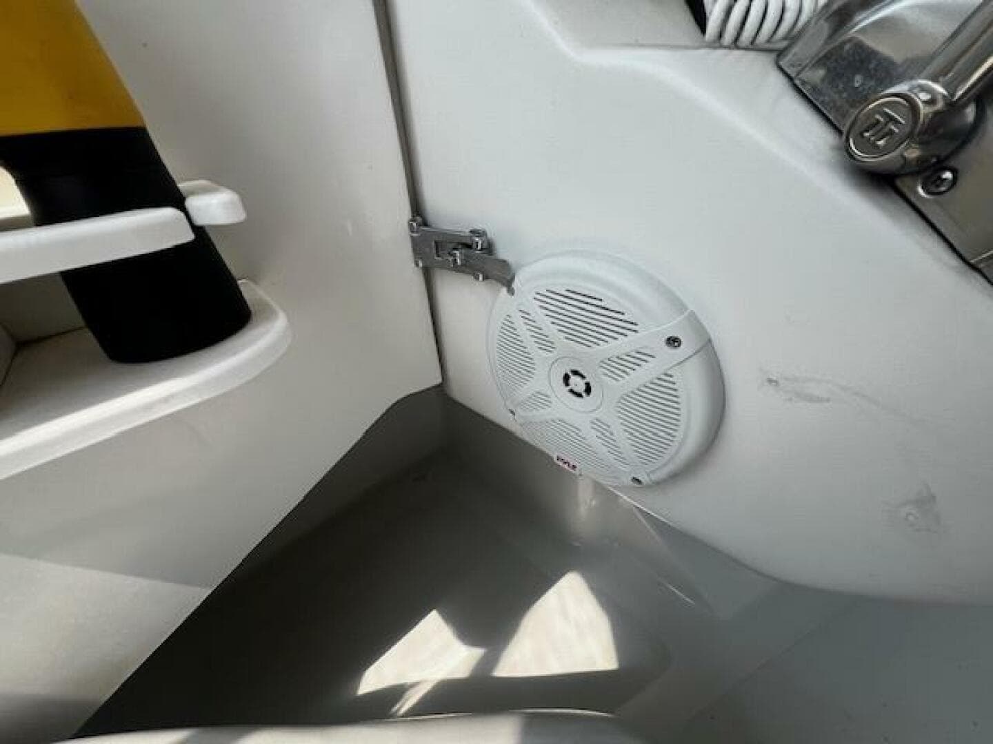 2000 Mainship 390 — photo 54