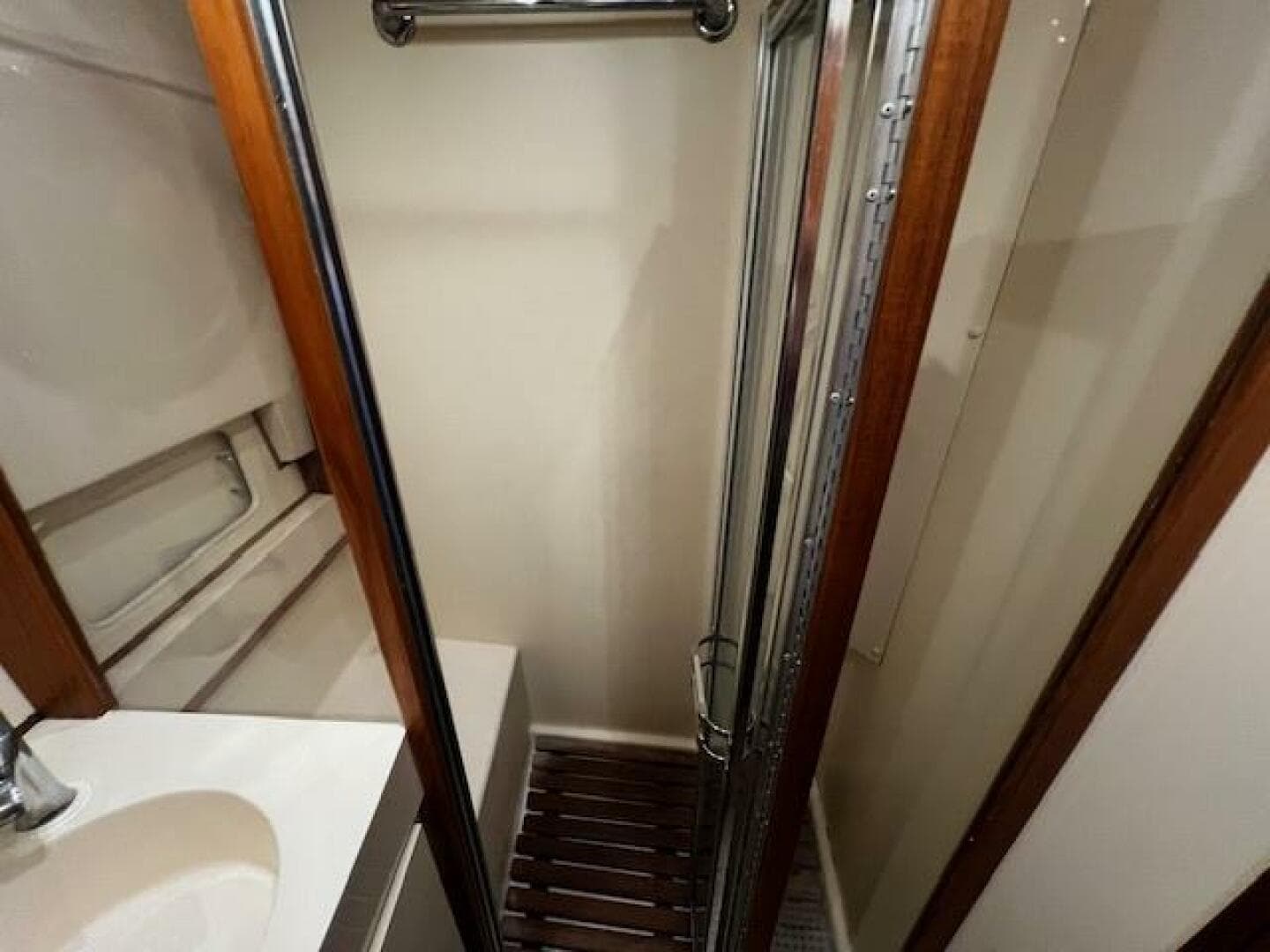 2000 Mainship 390 — photo 39