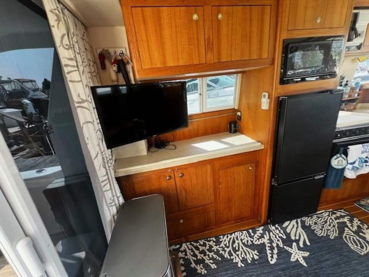 2000 Mainship 390 — photo 28