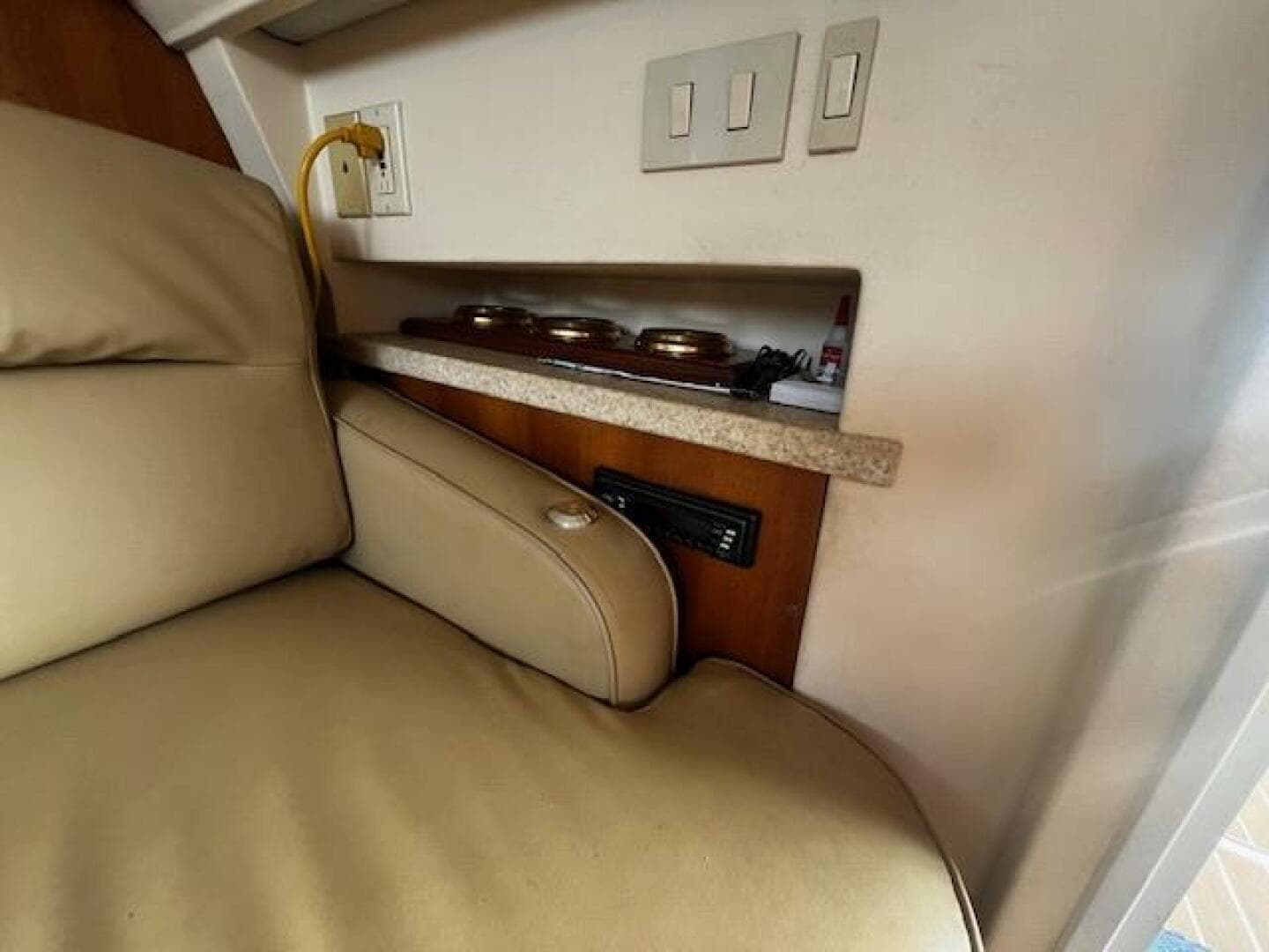 2000 Mainship 390 — photo 26