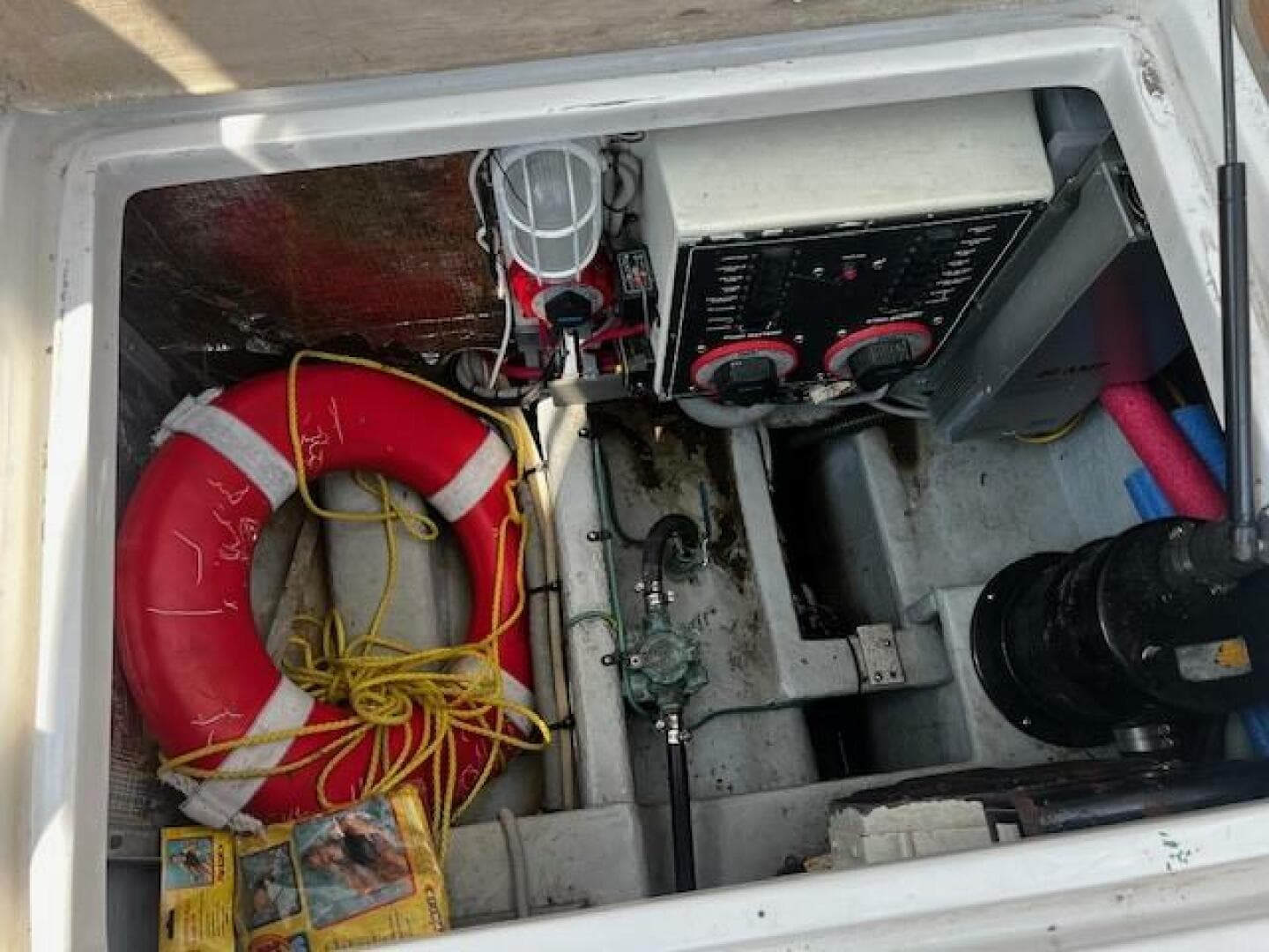 2000 Mainship 390 — photo 61