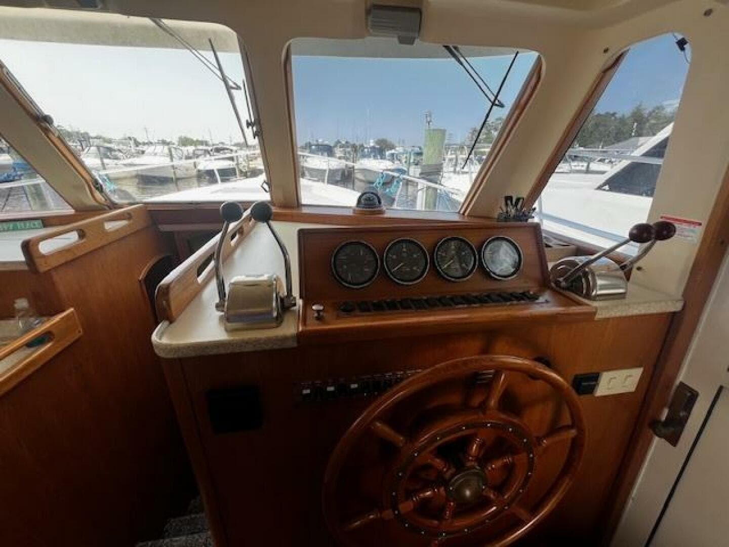 2000 Mainship 390 — photo 36