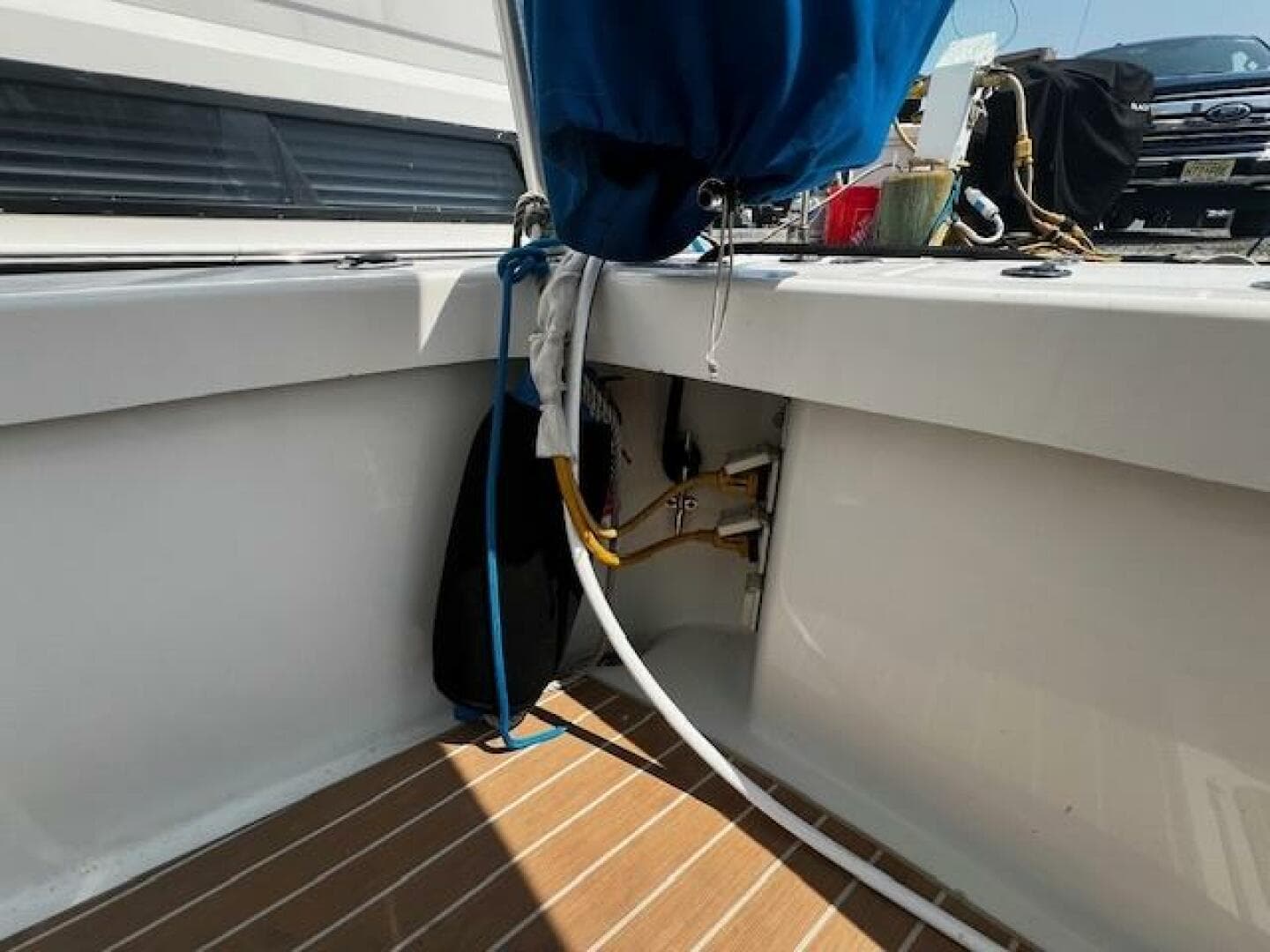 2000 Mainship 390 — photo 23